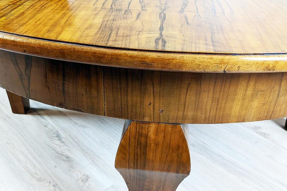 Round Walnut Coffee Table from the Mid-20th Century For Sale 5