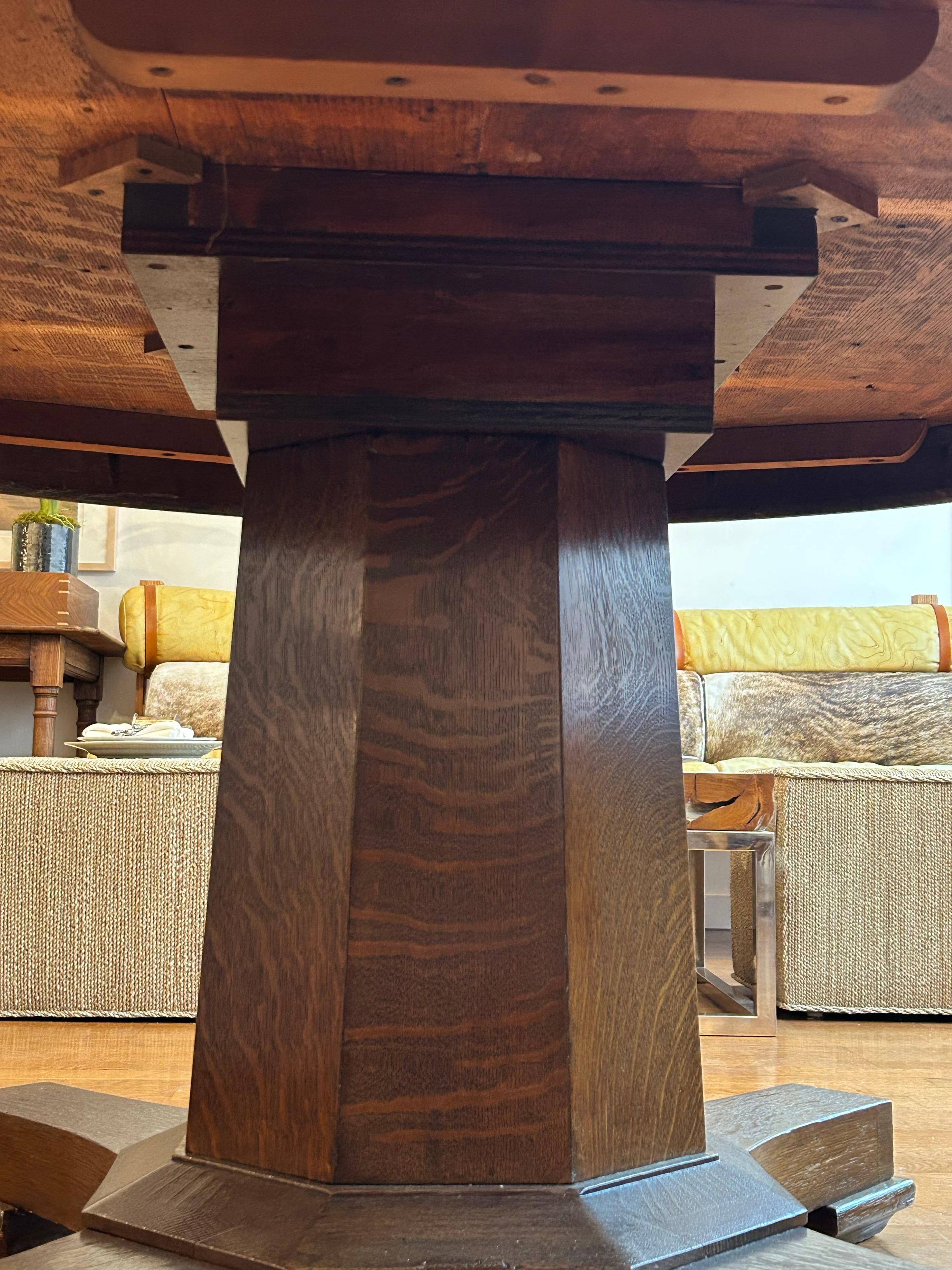 Inconnu Table à manger ronde en noyer en vente