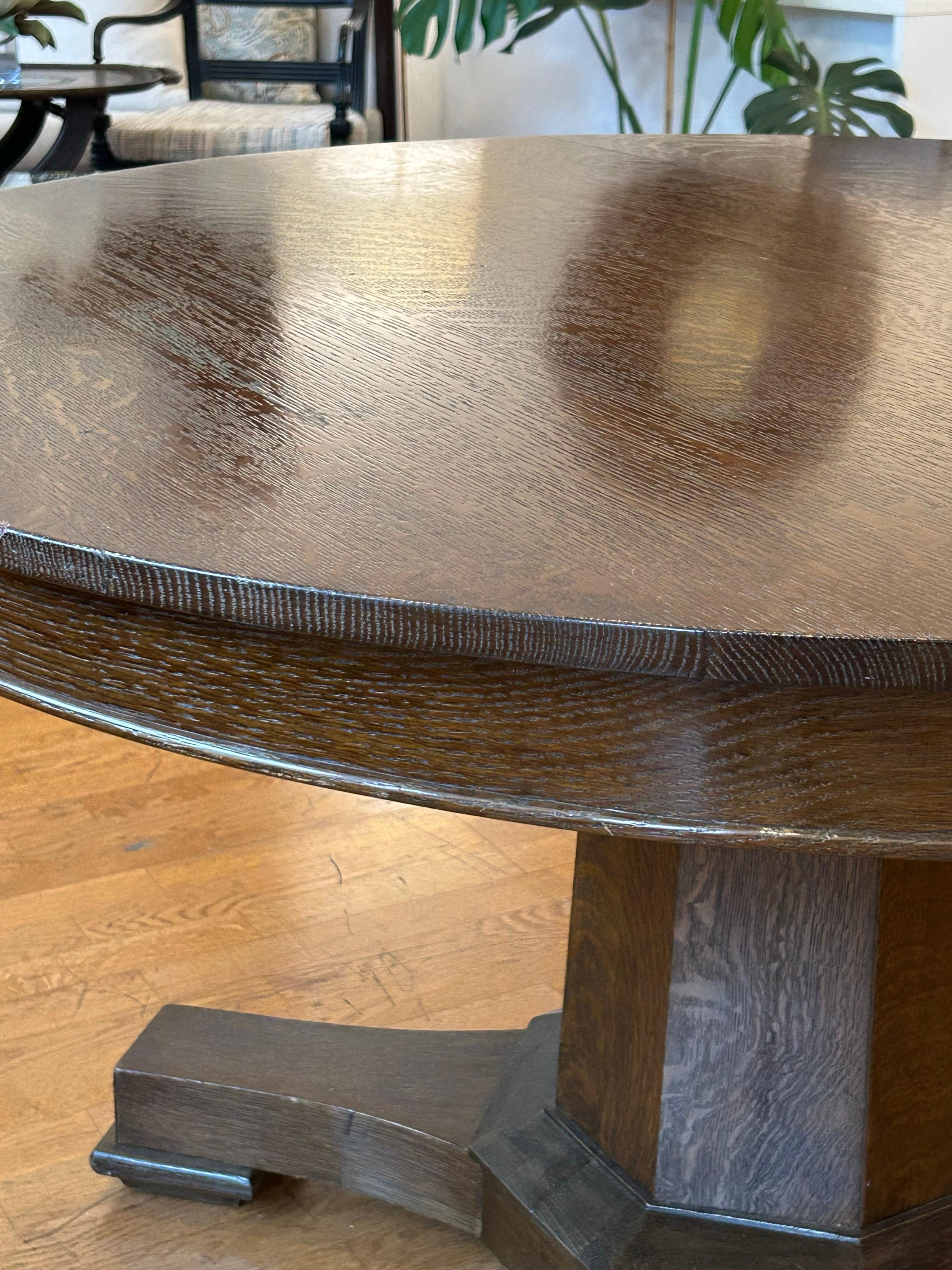 Table à manger ronde en noyer Bon état - En vente à Hudson, NY