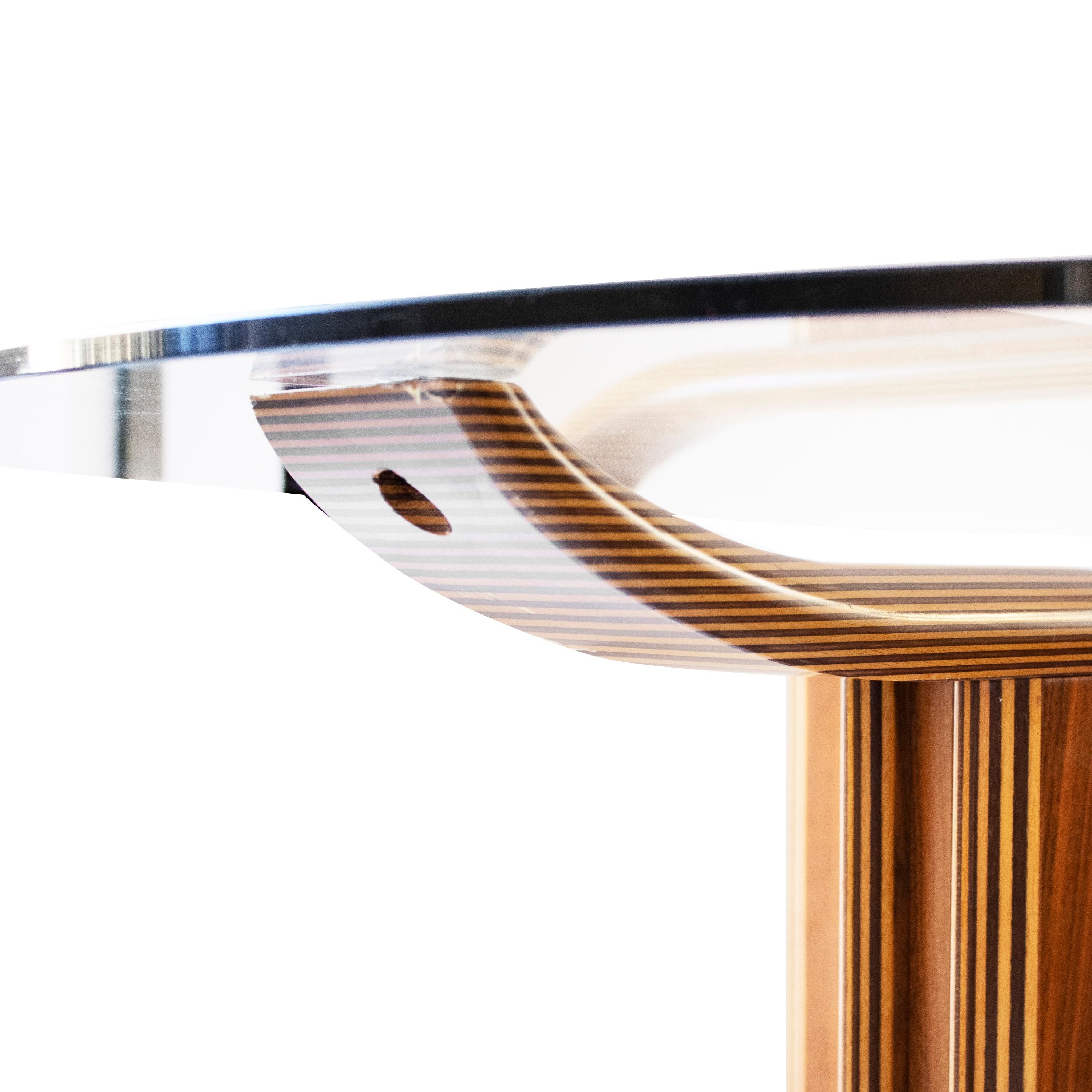 Moderne Table de salle à manger ronde en noyer dans le style d'Afra & Tobia Scarpa, Italie, 1970 en vente