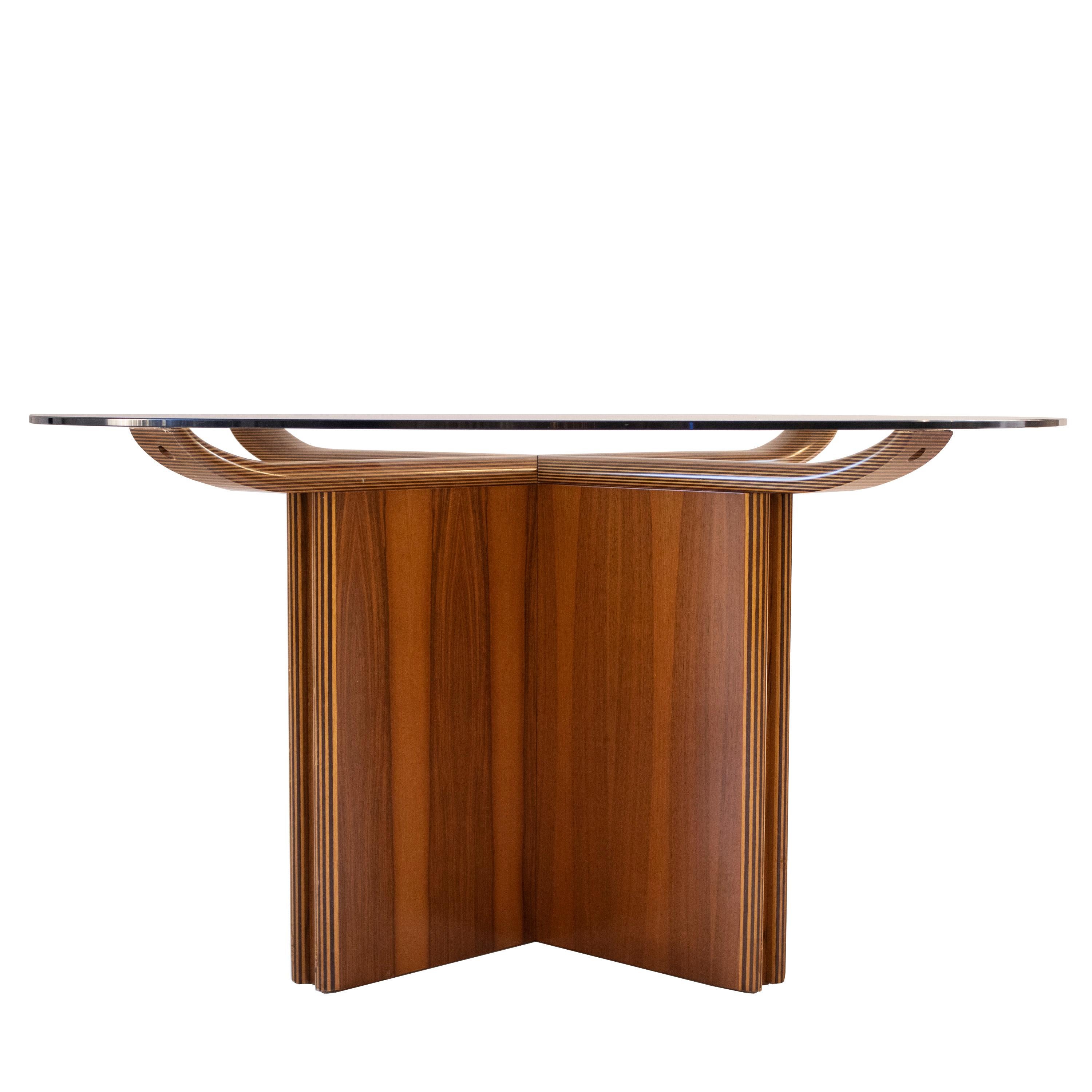 italien Table de salle à manger ronde en noyer dans le style d'Afra & Tobia Scarpa, Italie, 1970 en vente