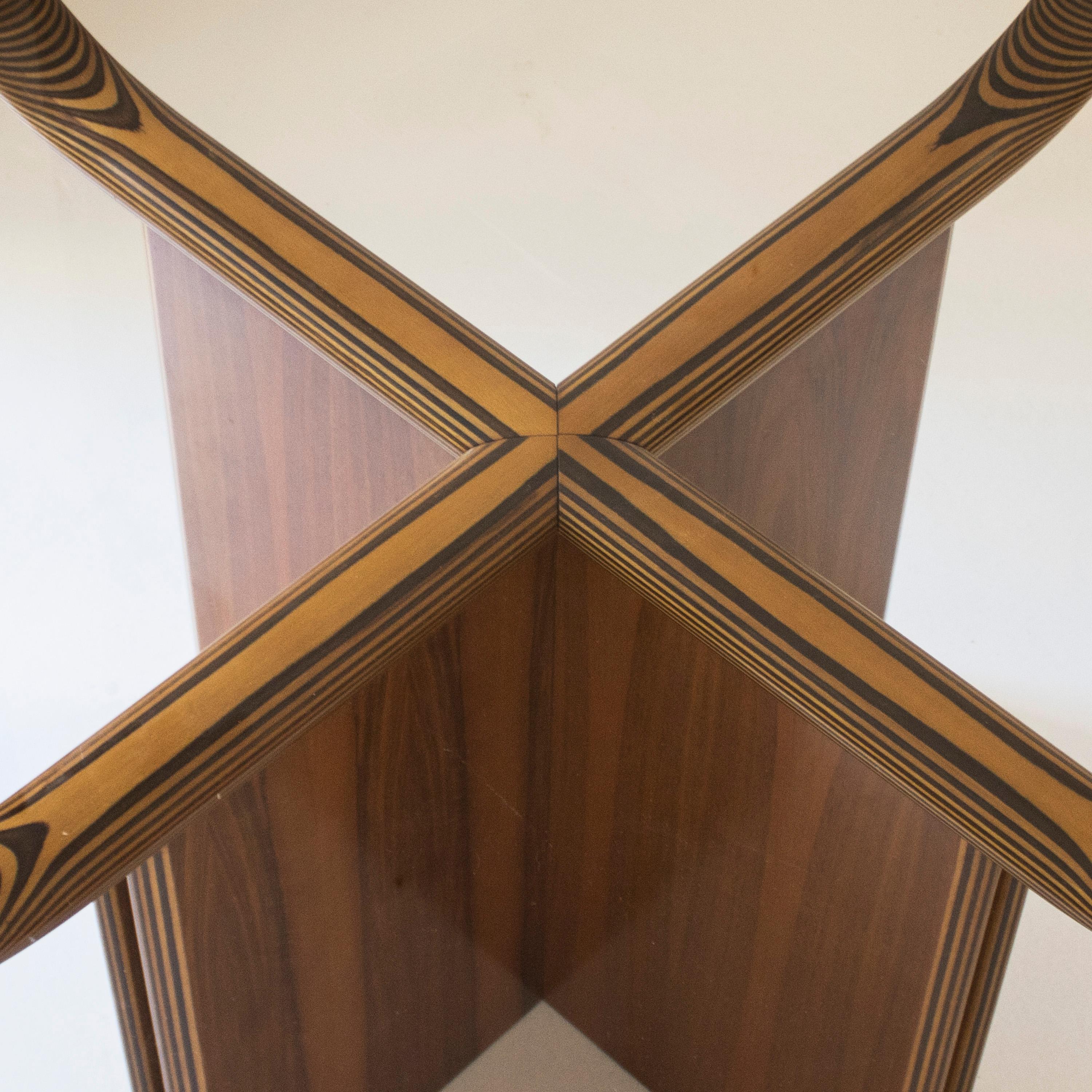 Fin du 20e siècle Table de salle à manger ronde en noyer dans le style d'Afra & Tobia Scarpa, Italie, 1970 en vente