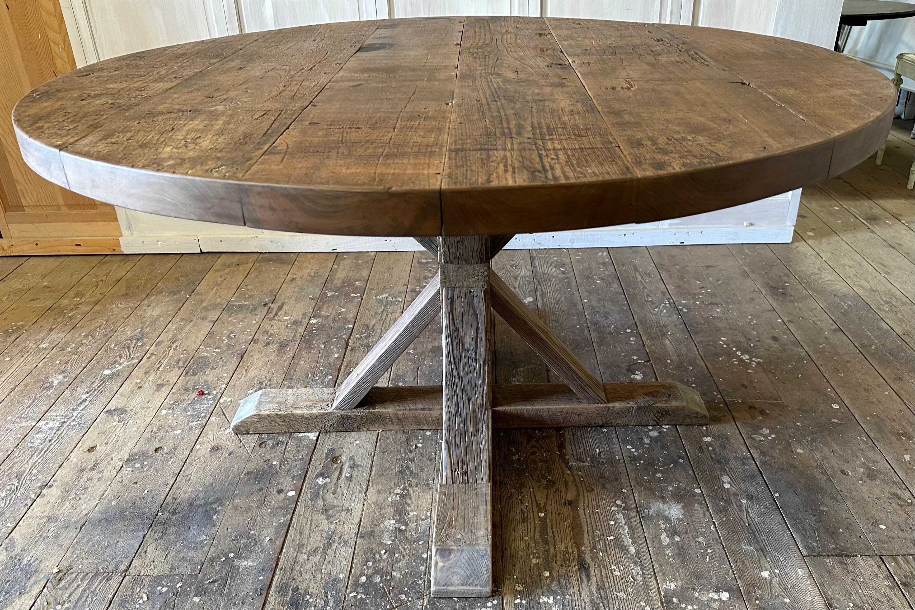 Walnut Round walnut pedestal base dining table