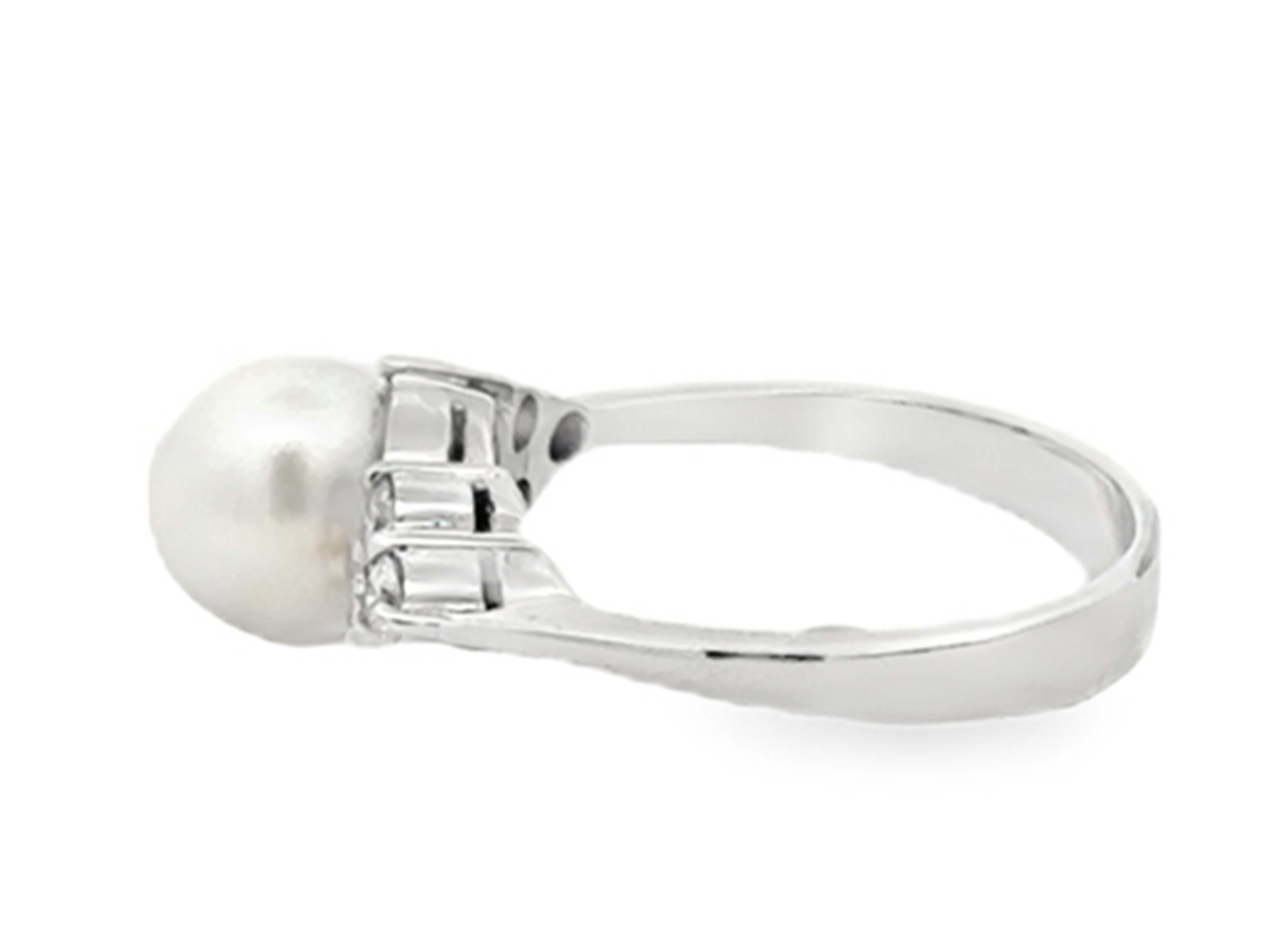 da uomo o donna Anello con perle Akoya bianche rotonde e diamanti in oro bianco massiccio 14 carati in vendita