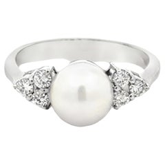 Runder weißer Akoya-Perlen- und Diamantring aus massivem Weißgold 14K