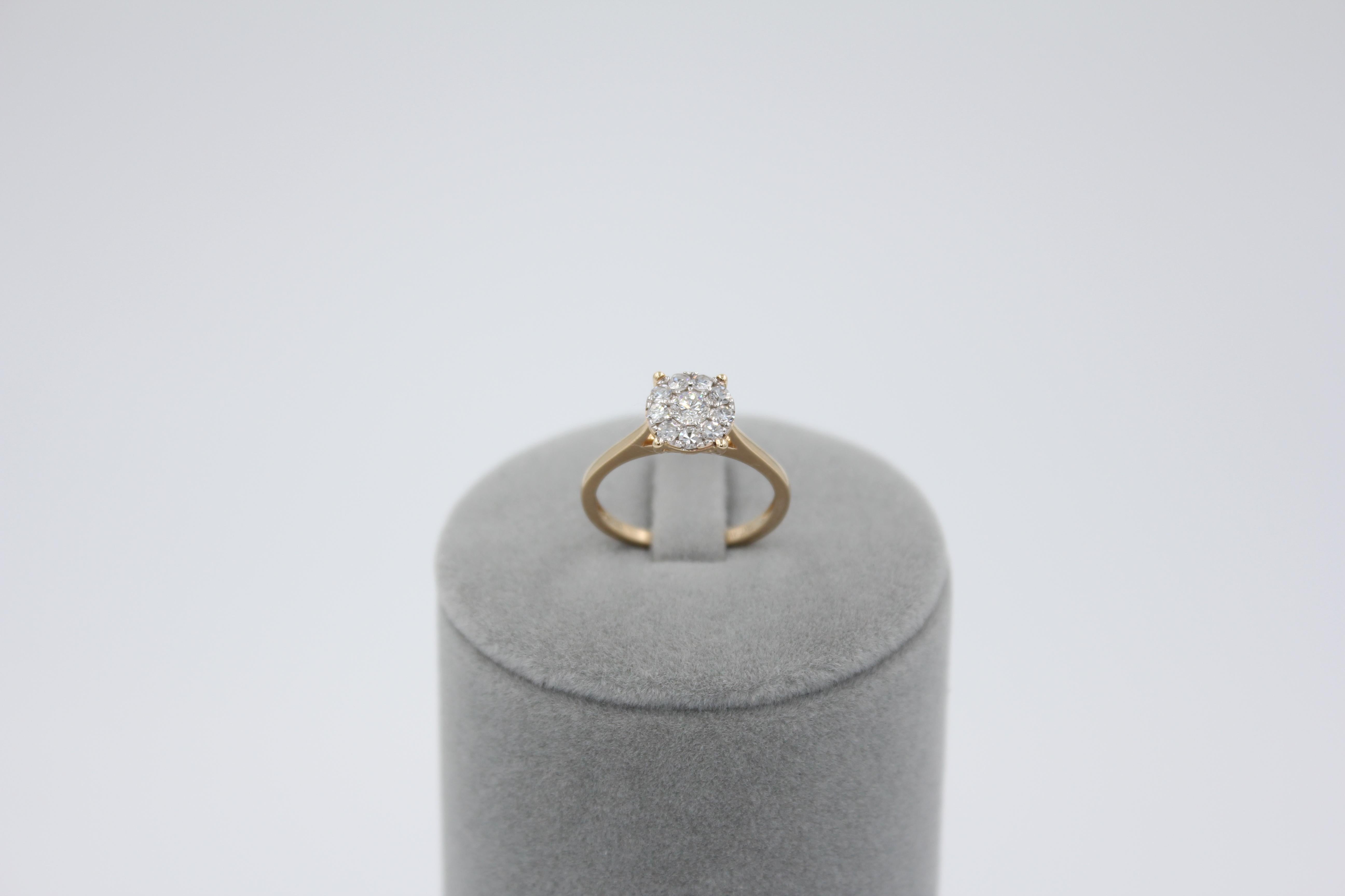 Runder weißer Brillantschliff Diamant Pave Halo Set Illusion 14K Gelbgold Ring für Damen oder Herren im Angebot