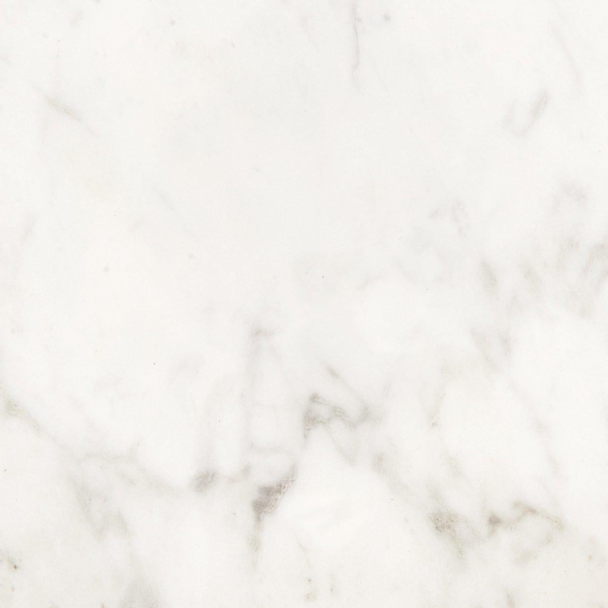Asiatico Tavolino rotondo con piano in marmo bianco di Carrara e base scanalata in vendita