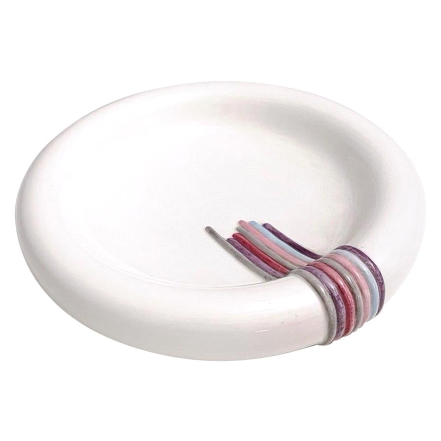 Catchall rond en céramique blanche d'Ambrogio Pozzi avec détails peints à la main, Italie en vente