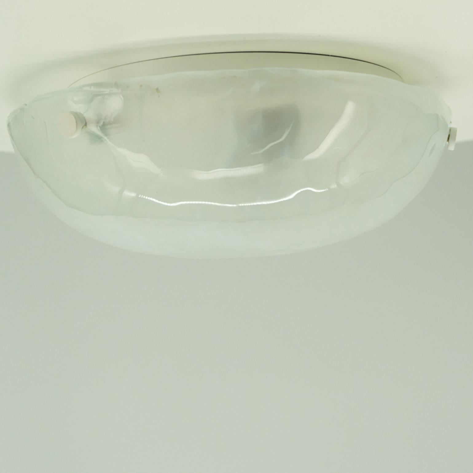 Mid-Century Modern Monture encastrée ronde en verre marbré blanc transparent de Hillebrand, Allemagne, années 1960 en vente