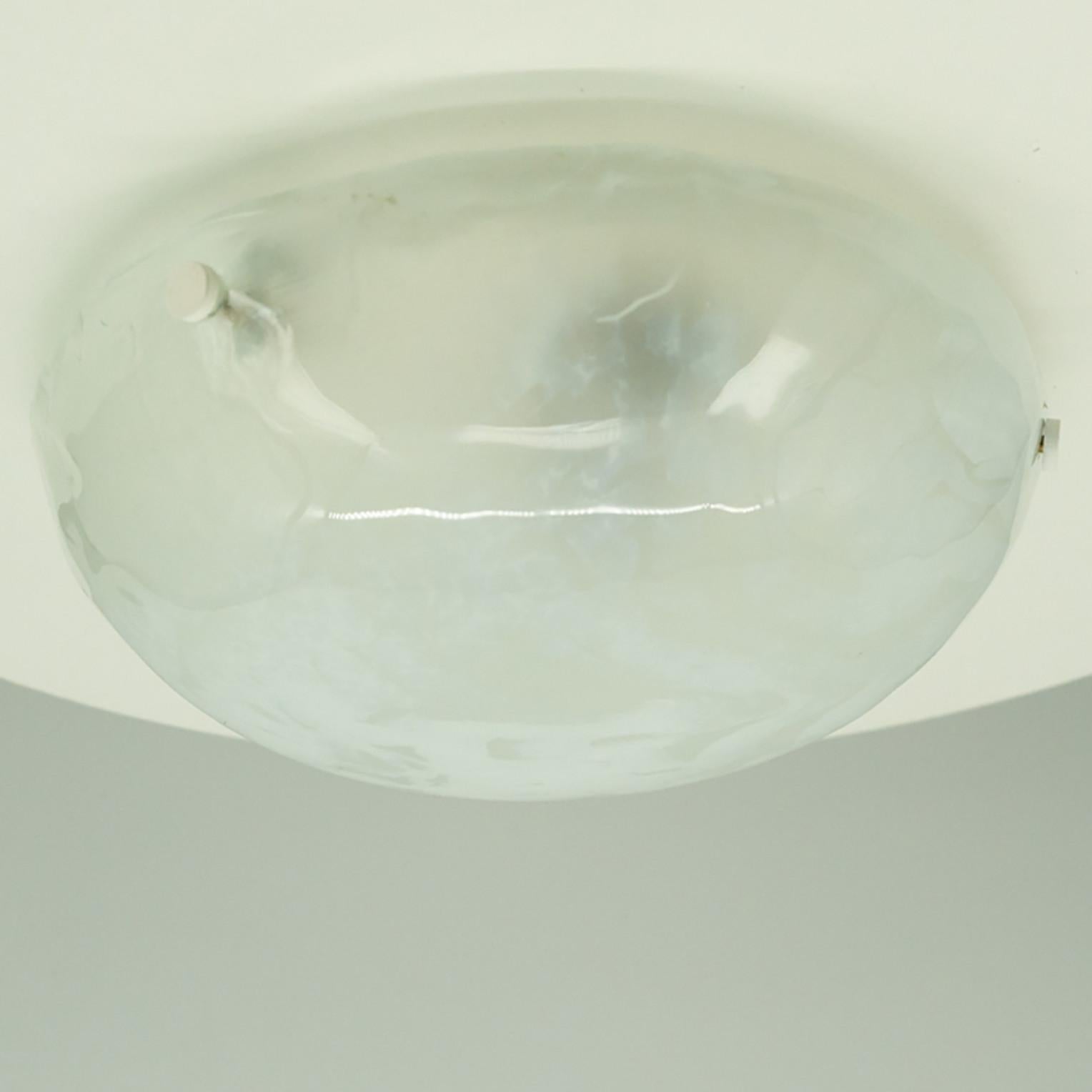 Allemand Monture encastrée ronde en verre marbré blanc transparent de Hillebrand, Allemagne, années 1960 en vente