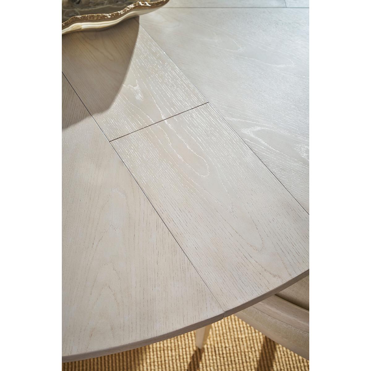 Bois Table de salle à manger ronde à rallonge côtière blanche en vente
