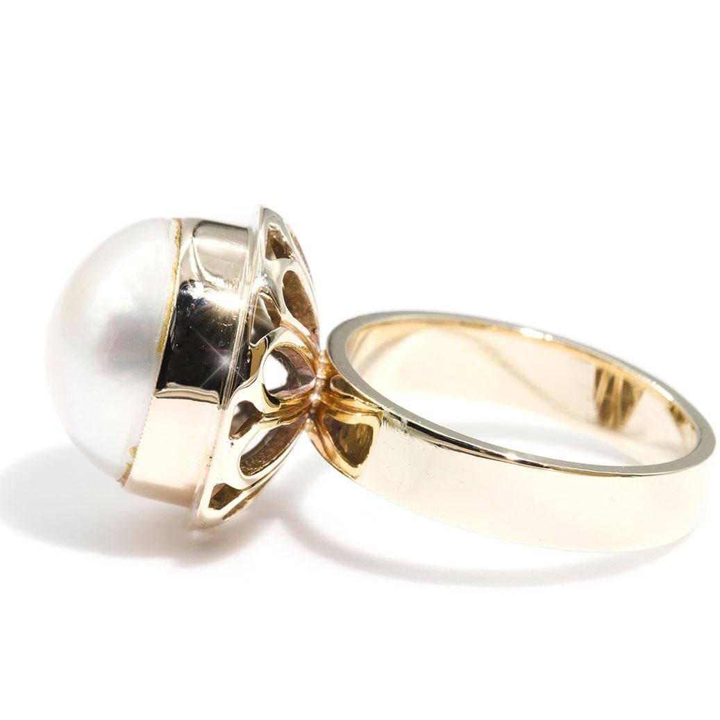 Round Cut Round White Mabe Pearl 9 Carat Yellow Gold Vintage Dome Solitaire Ring