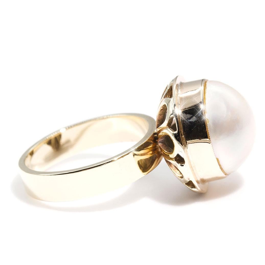 Round White Mabe Pearl 9 Carat Yellow Gold Vintage Dome Solitaire Ring 1
