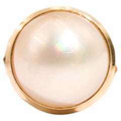Round White Mabe Pearl 9 Carat Yellow Gold Vintage Dome Solitaire Ring