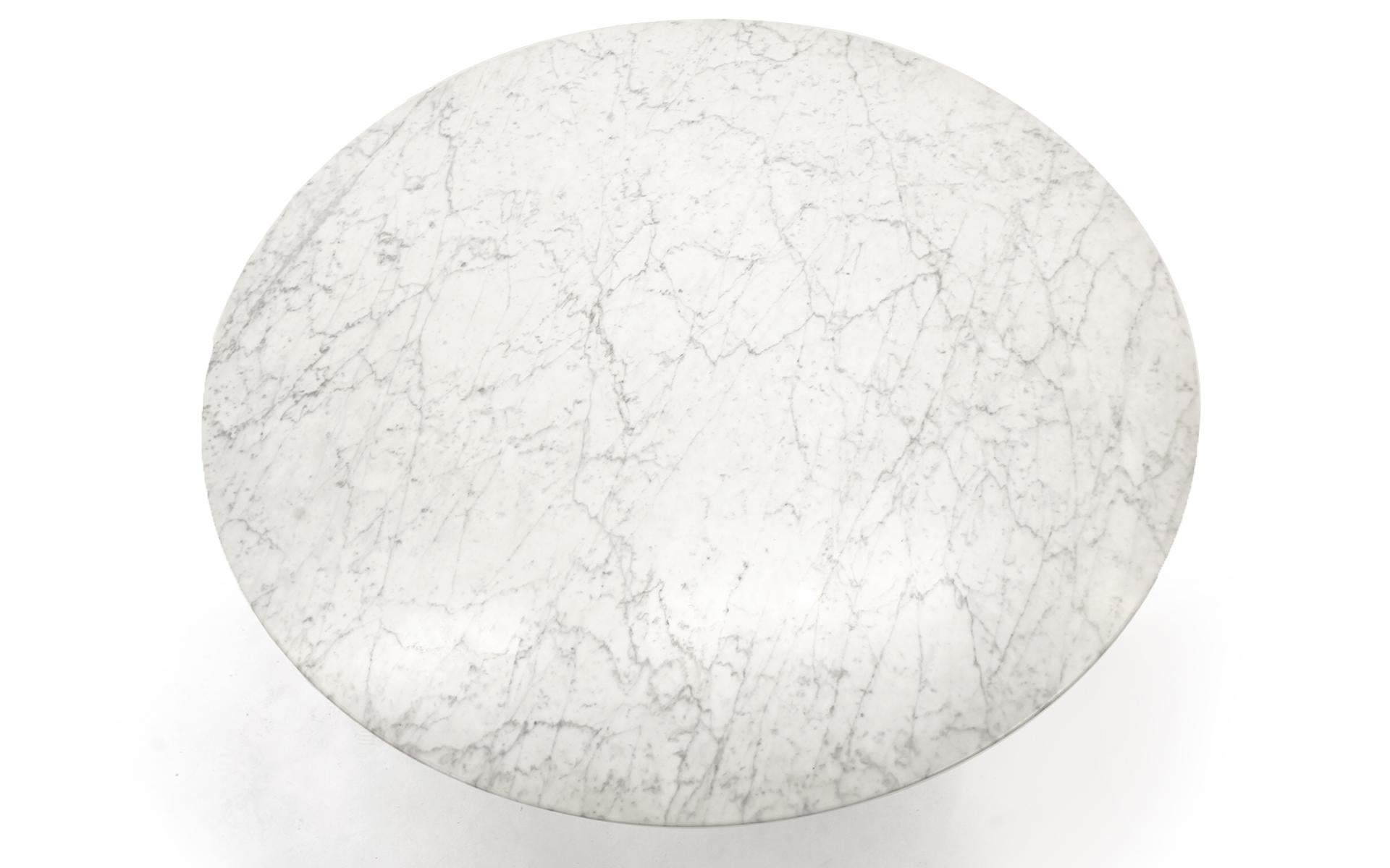 Mid-Century Modern Round White Marble Dining Table by Eero Saarinen for Knoll