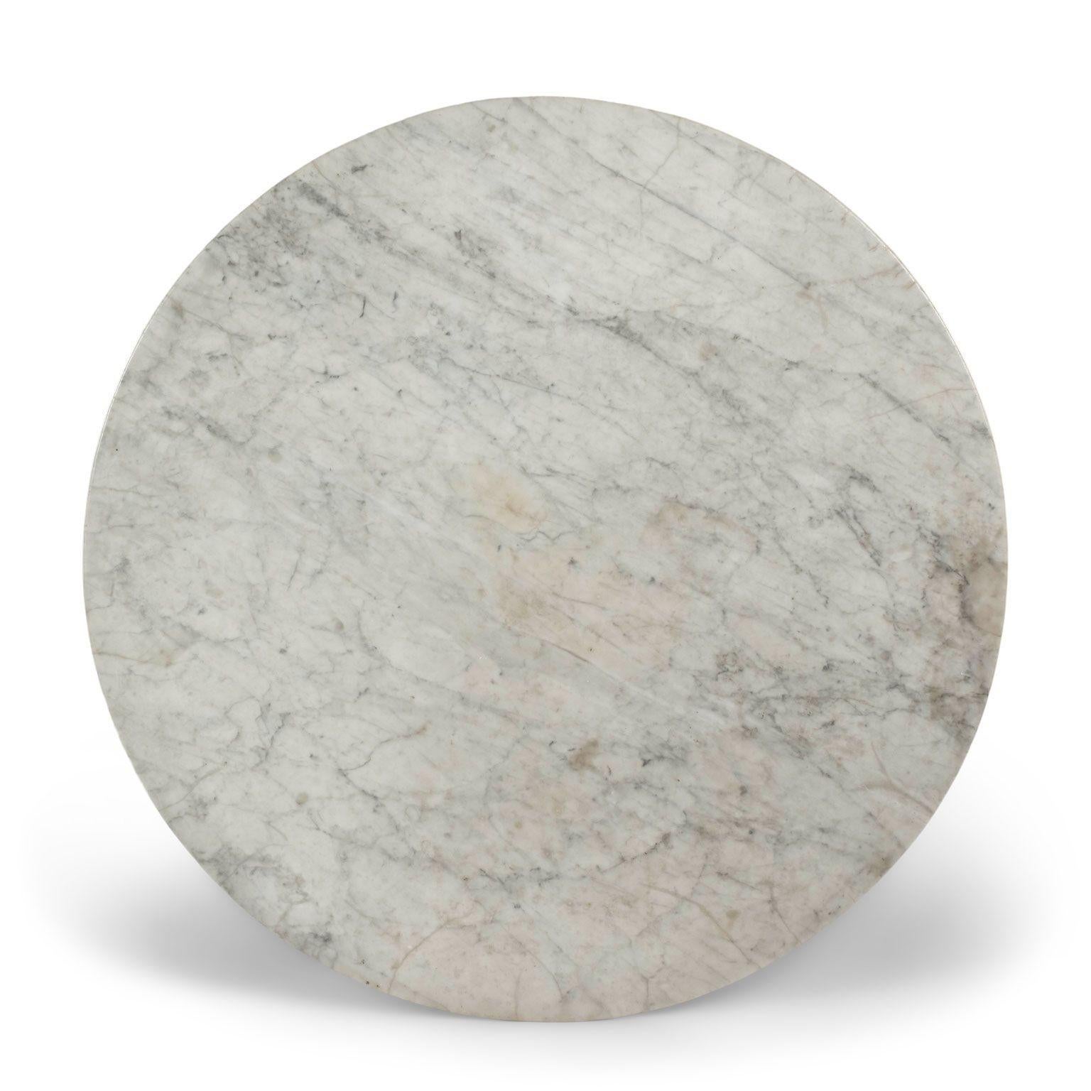 Mesa redonda de mármol blanco sobre base de hierro pintado Tallado a mano en venta