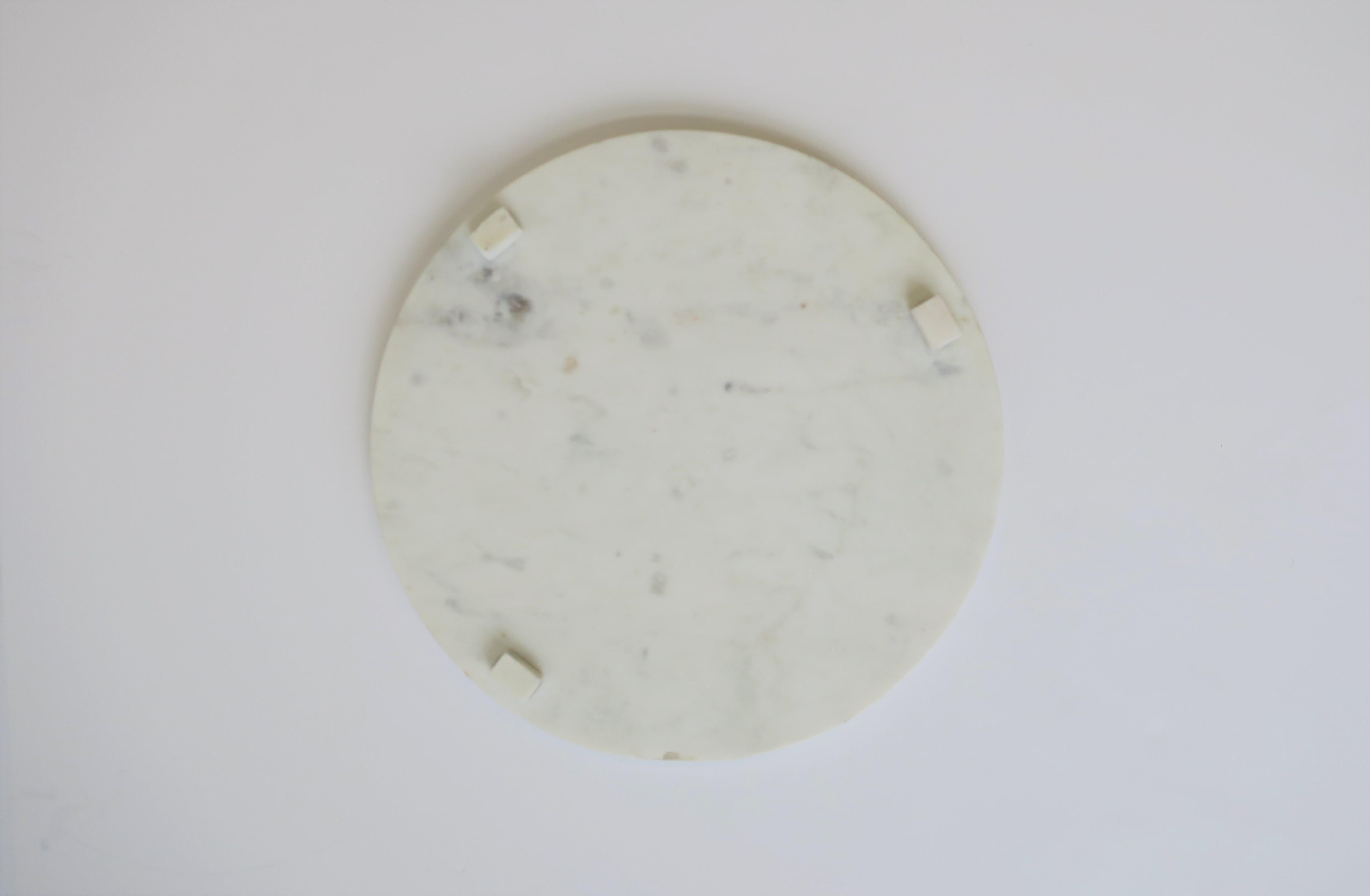 Round White Marble Trivet or Tray In Good Condition In New York, NY