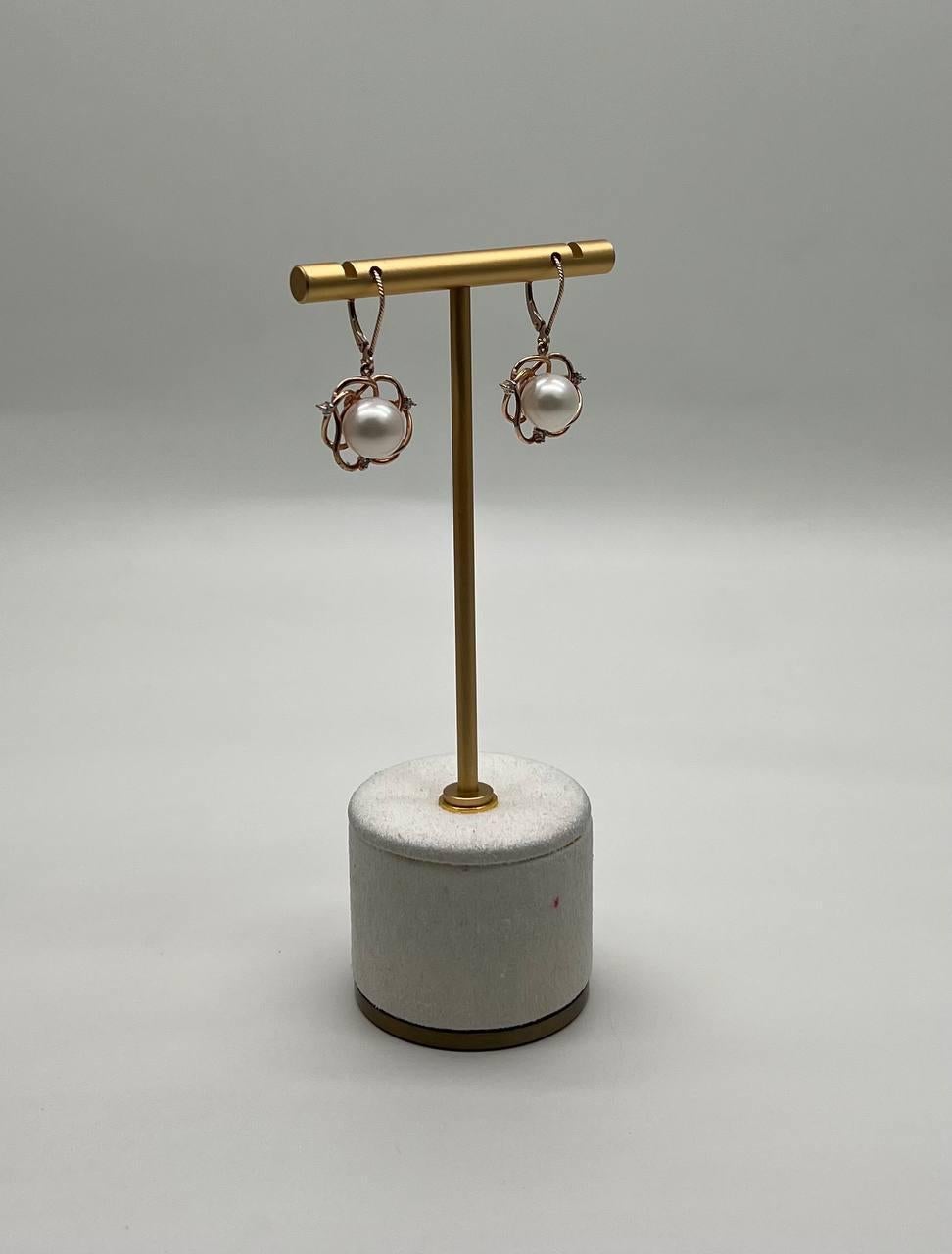 Modern Round White Pearl 14K Yellow Gold Dangle Drop Earrings For Sale