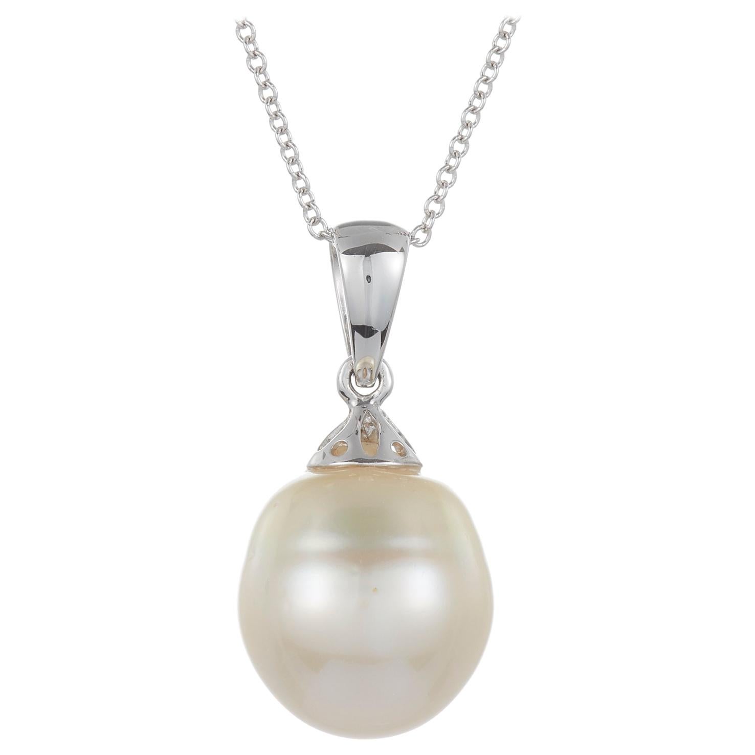 Grey Pearl Pendant Necklace on Chain 18 Karat White Gold For Sale at