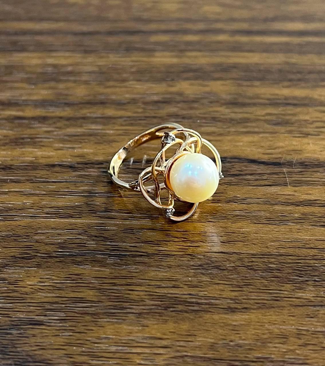 Round White Pearl Saturn Floral Flower Motif 14K Yellow Gold Statement Ring In New Condition For Sale In Oakton, VA