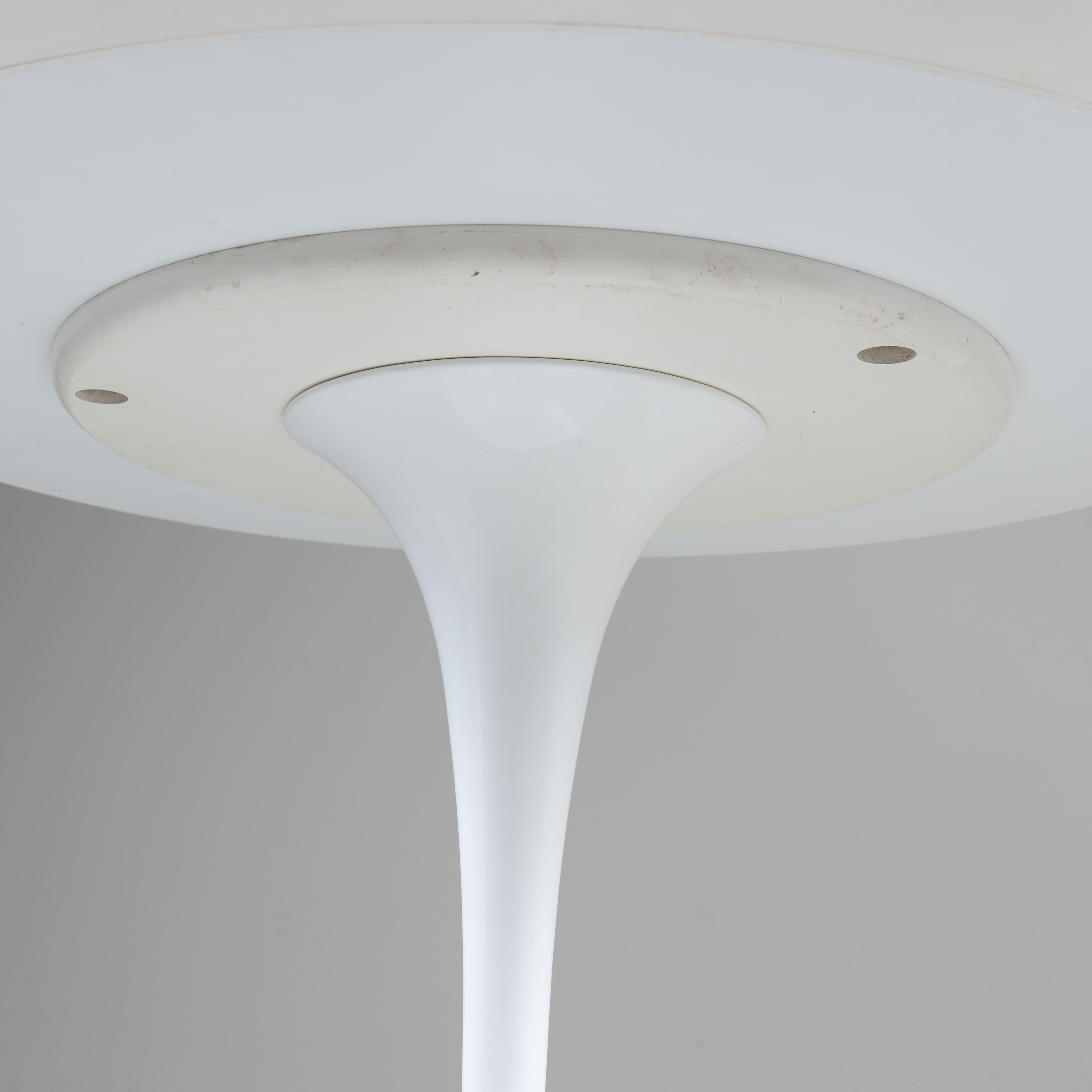 Moderne Table ronde à piédestal blanc Tulipe par Eero Saarinen pour Knoll, 1955 en vente