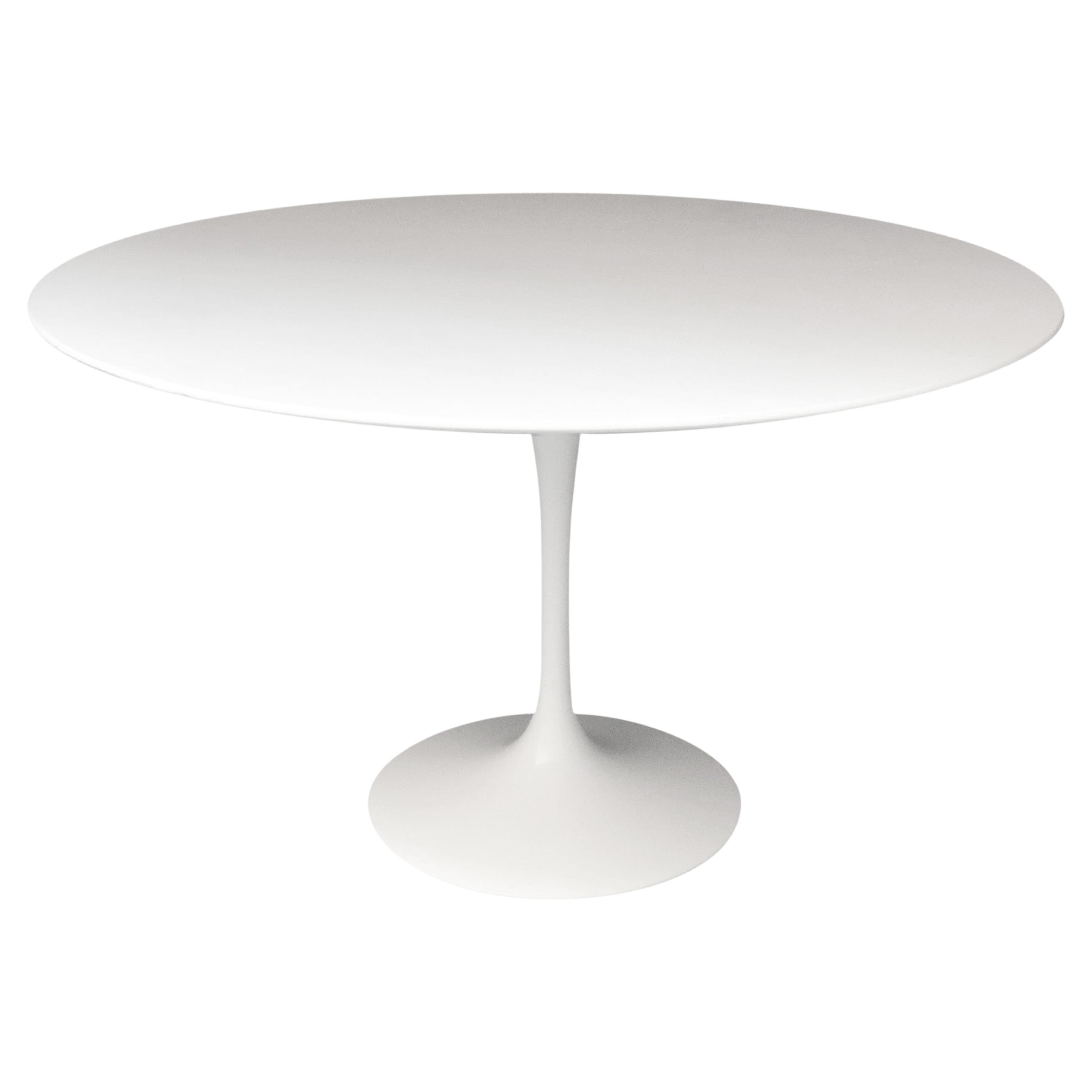 Round White Pedestal 'Tulip' Table by Eero Saarinen for Knoll