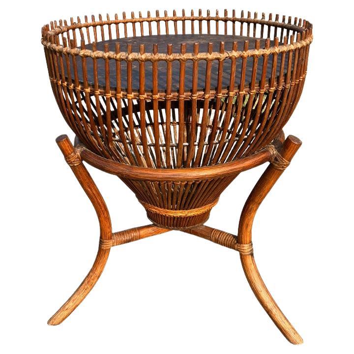 Runder italienischer Fischkorb-Beistelltisch aus Korbweide und Rattan – nach Albini, 1960er Jahre im Angebot