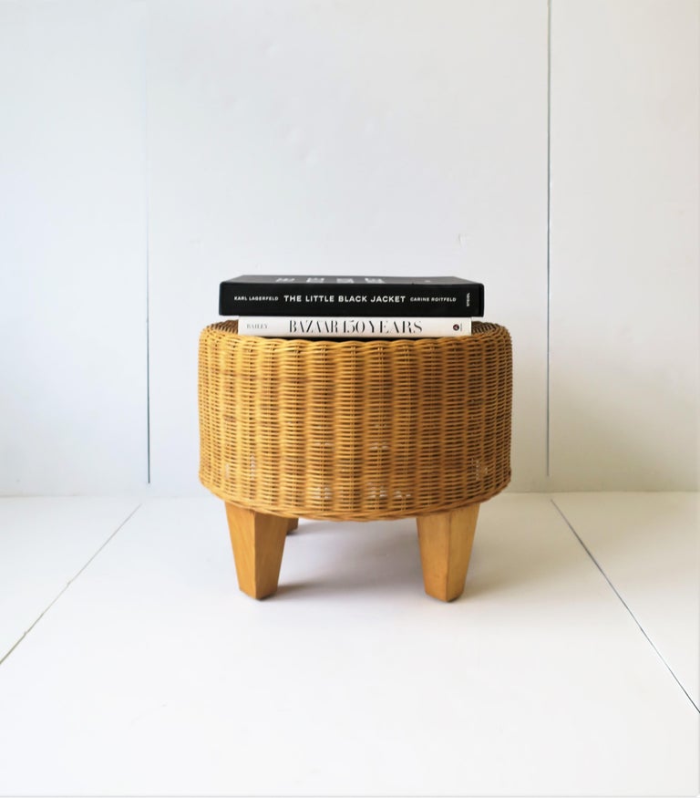 Round Wicker Stool Or Ottoman At 1stdibs, Round Wicker Ottoman With Legs