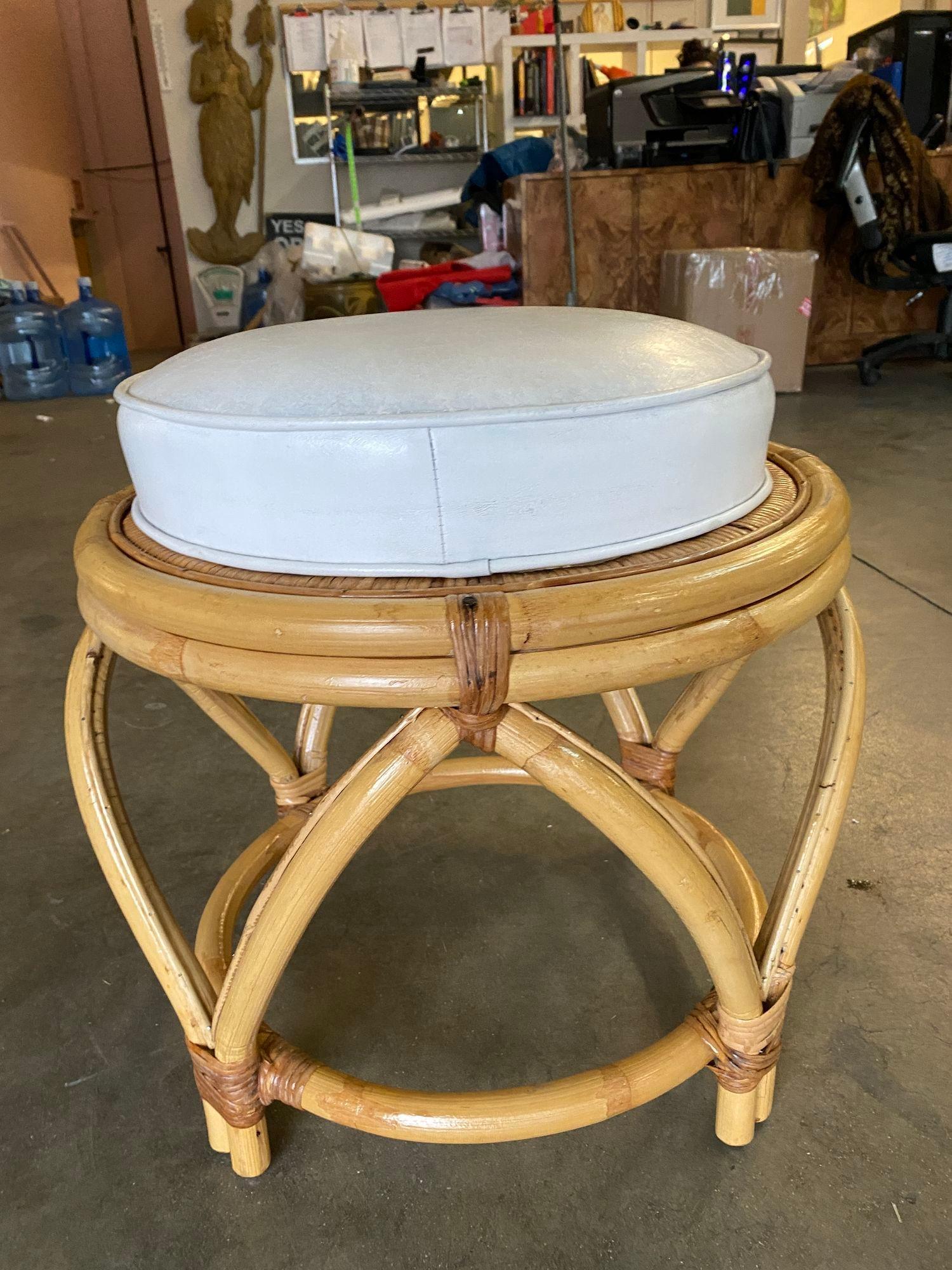 Round Wicker Top Rattan Table with Matching Stools Dining Set For Sale 11
