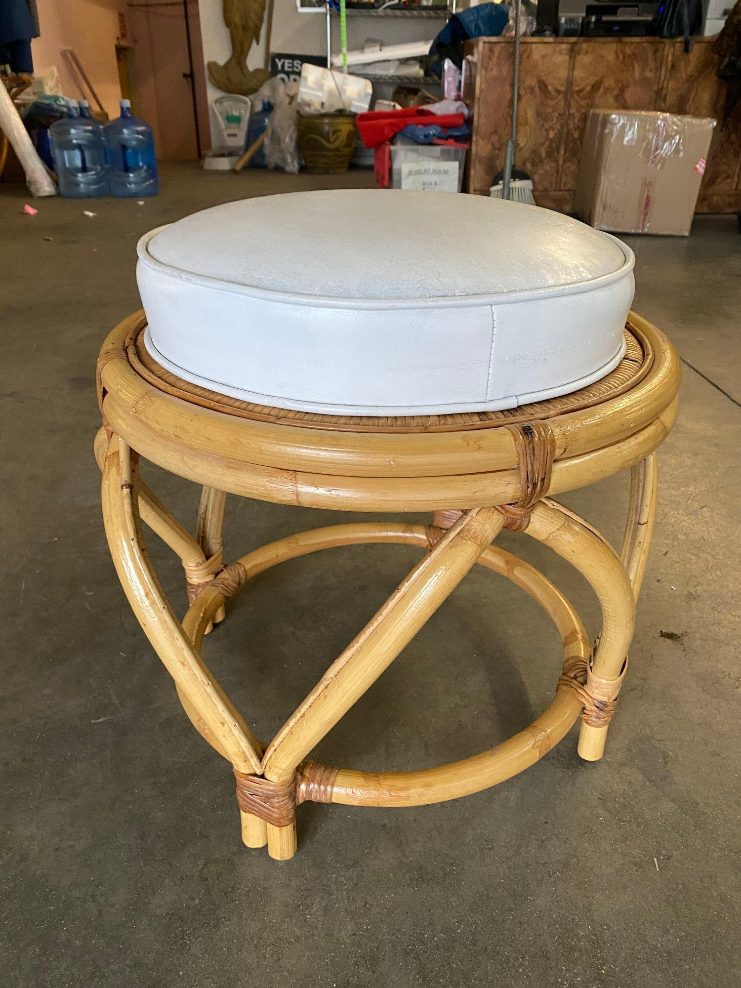 Round Wicker Top Rattan Table with Matching Stools Dining Set For Sale 13