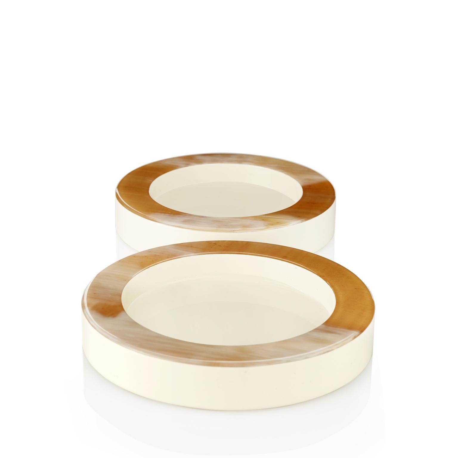 Handcrafted from natural Corno Italiano and lacquered wood with cream-colored gloss finish, this stunning wine coaster will add organic beauty to any table setting, courtesy of its unique veining. The design accommodates a standard bottle of wine