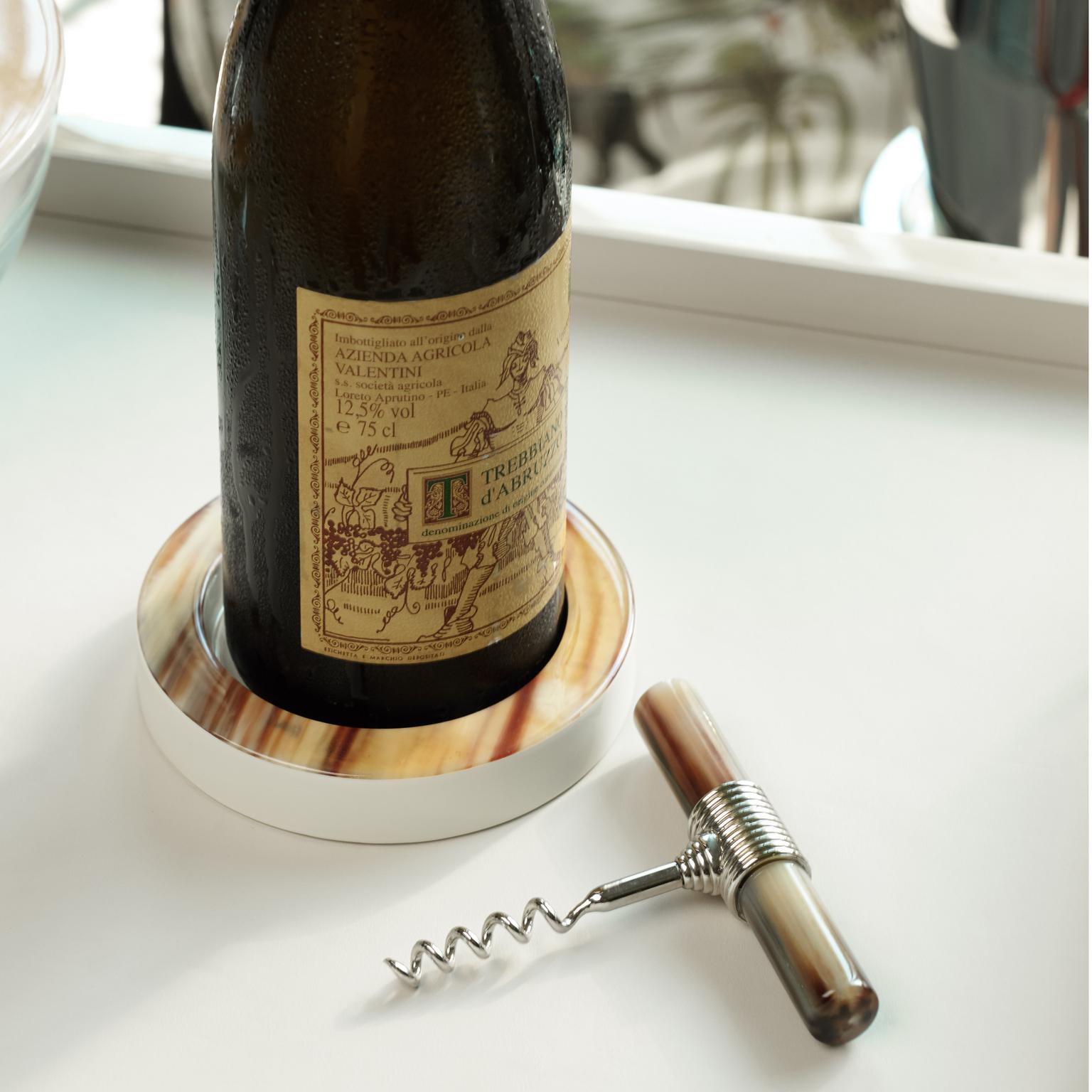 Runder Untersetzer für Weinflaschen aus Corno Italiano und lackiertem Holz, Mod. 223 (Italienisch) im Angebot