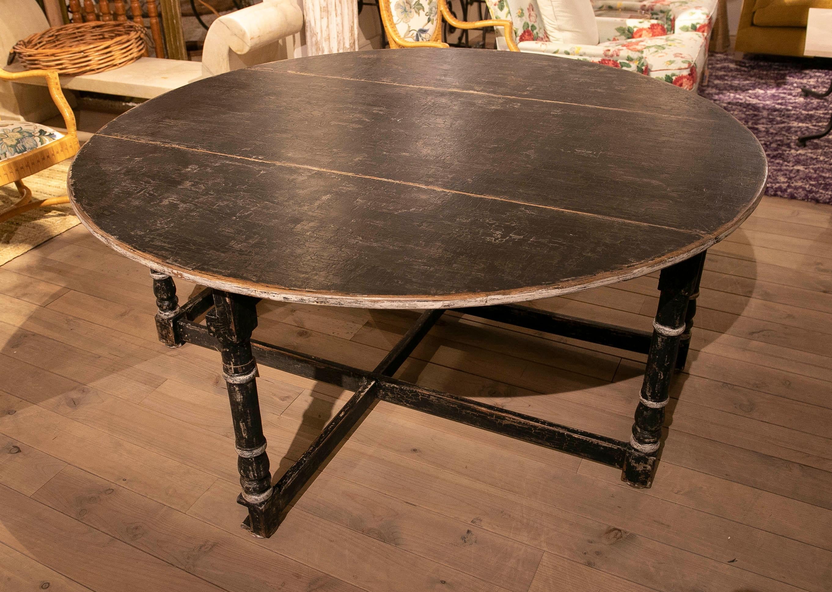 Round Wing Table with Drawers in Old Black Polychromed Side Panels In Good Condition For Sale In Marbella, ES