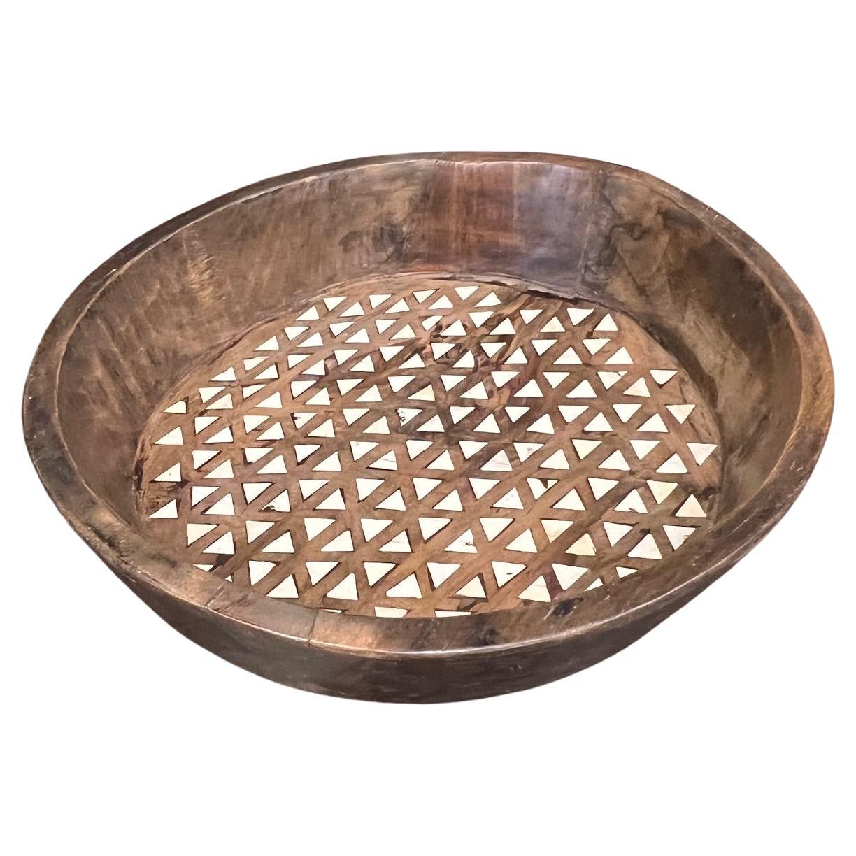 Ciotola rotonda in Wood con intarsio in osso a forma triangolare, India, contemporaneo in vendita