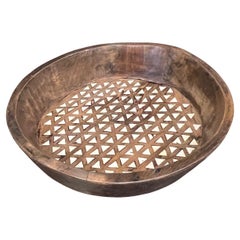 Cuenco Redondo de Madera con Incrustación Triangular de Hueso, India, Contemporáneo