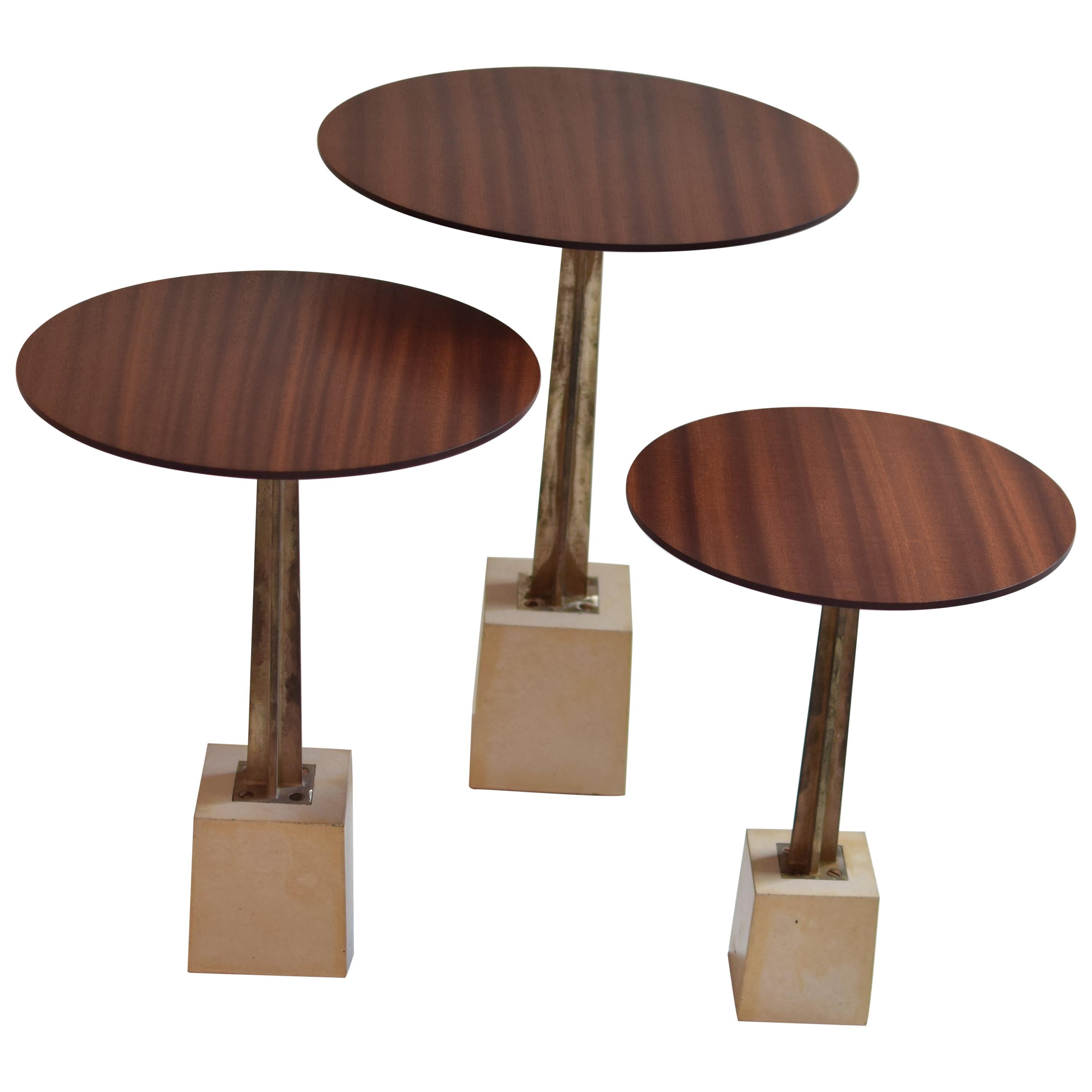 Table d'appoint ronde en bois:: bronze et béton en vente