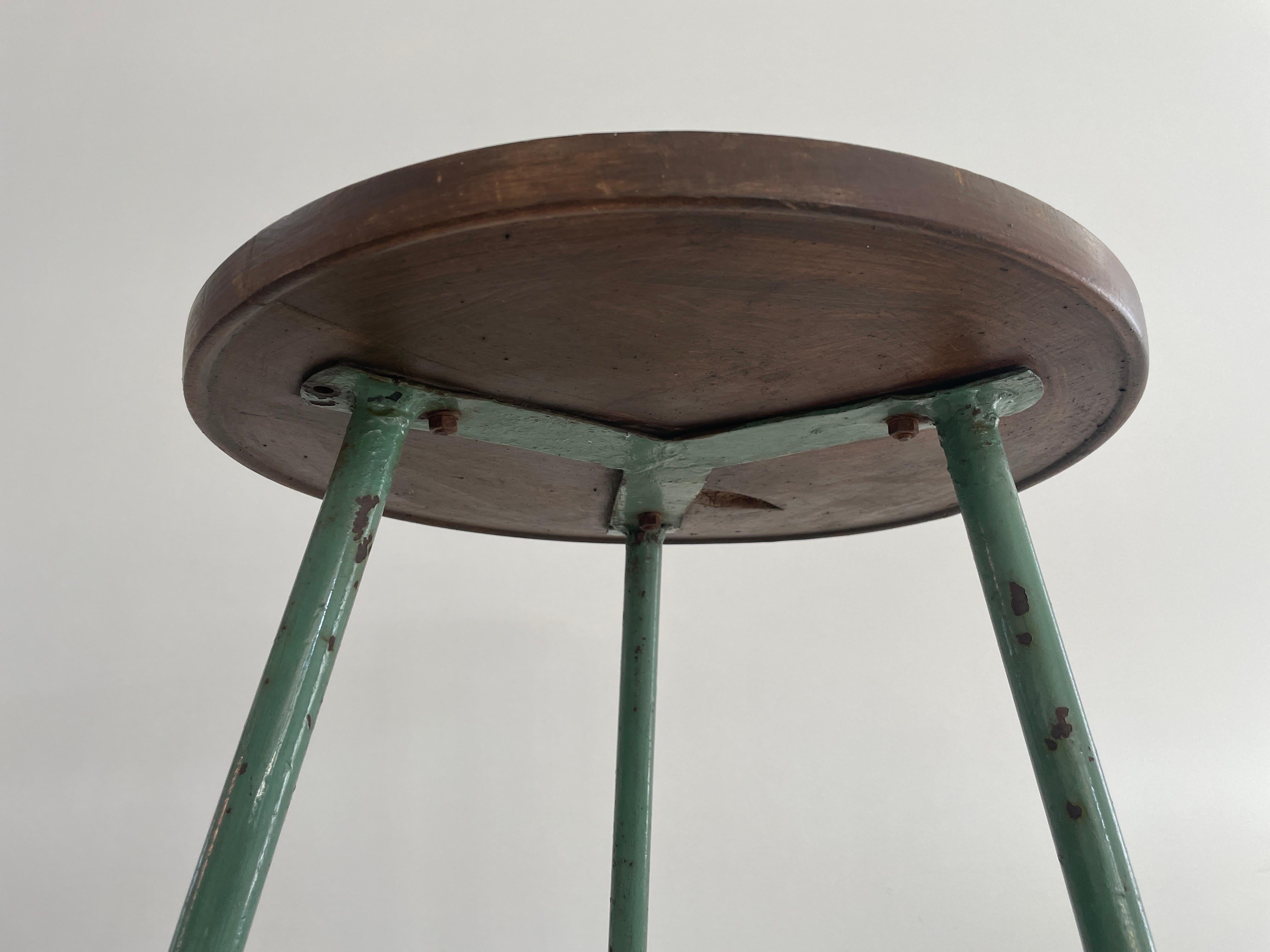 Round Wood Top Industrial Stool with Green Iron Tripod Legs, 1940s, Germany For Sale 4