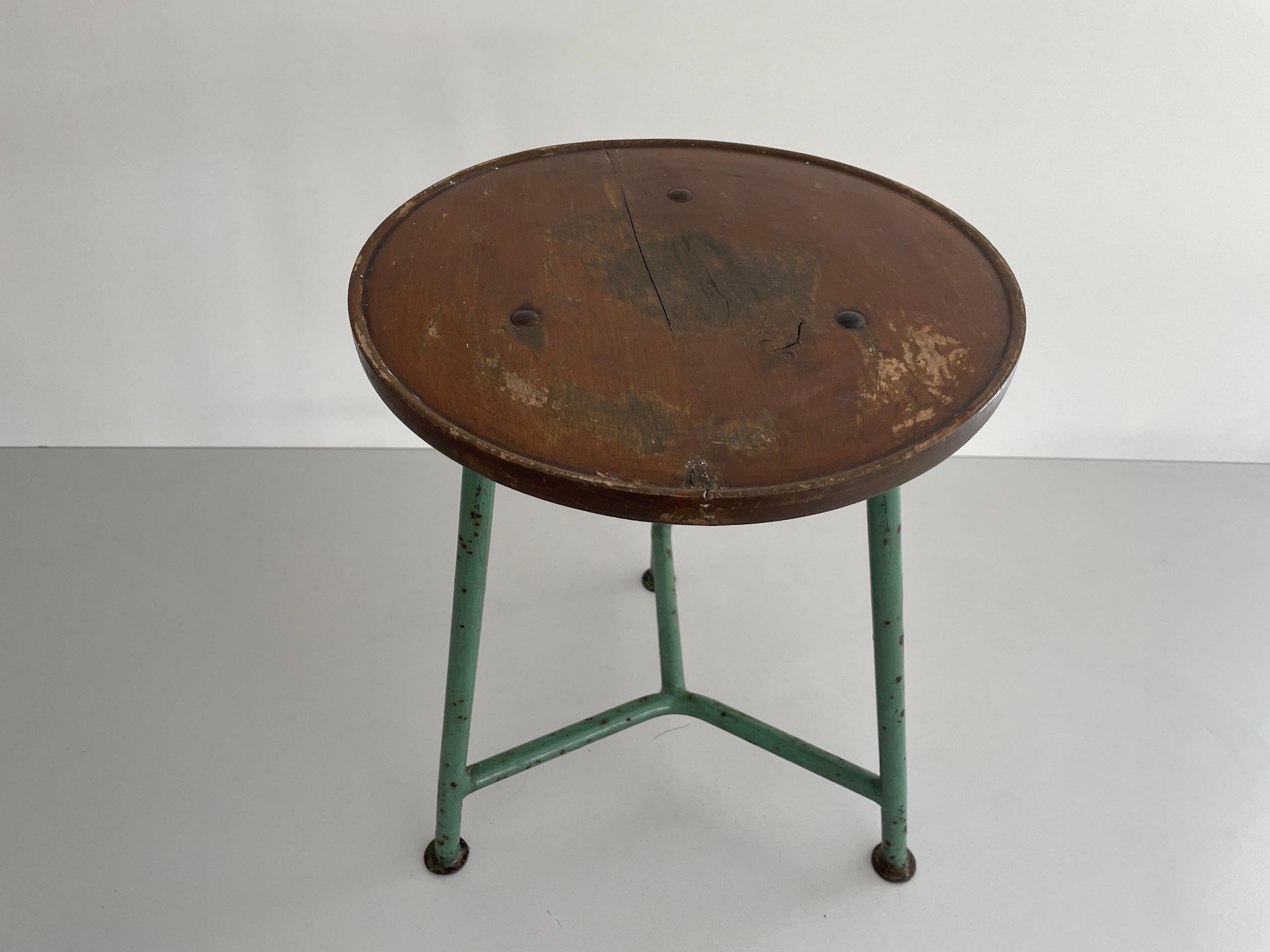 Mid-20th Century Round Wood Top Industrial Stool with Green Iron Tripod Legs, 1940s, Germany For Sale