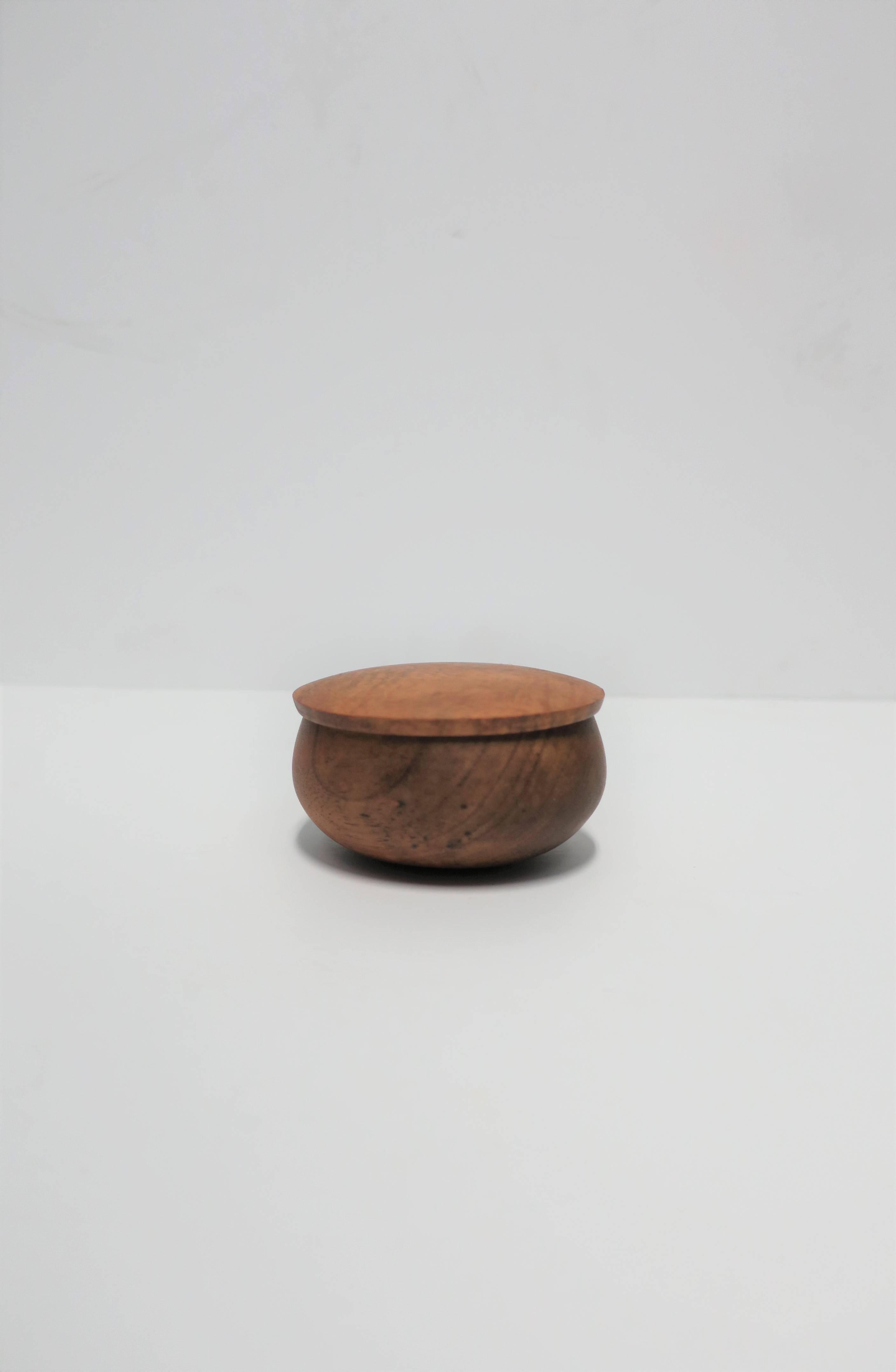 A small round wood hand-crafted jewelry box, circa late-20th. Piece is signed and dated ('00) on bottom as shown in last image. A great piece for a vanity, dresser, desk, etc. Dimensions: 1.75