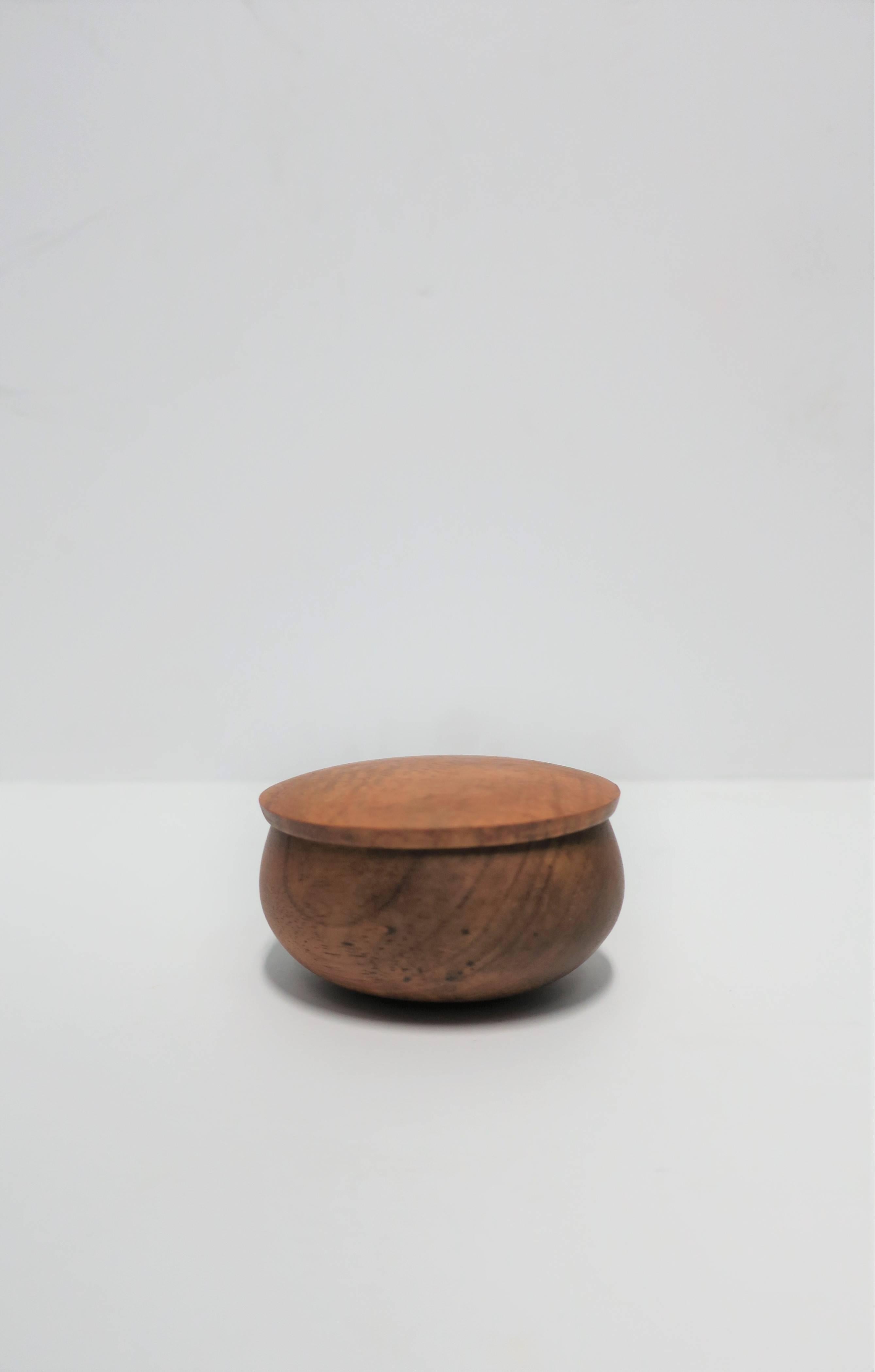 round wooden trinket box