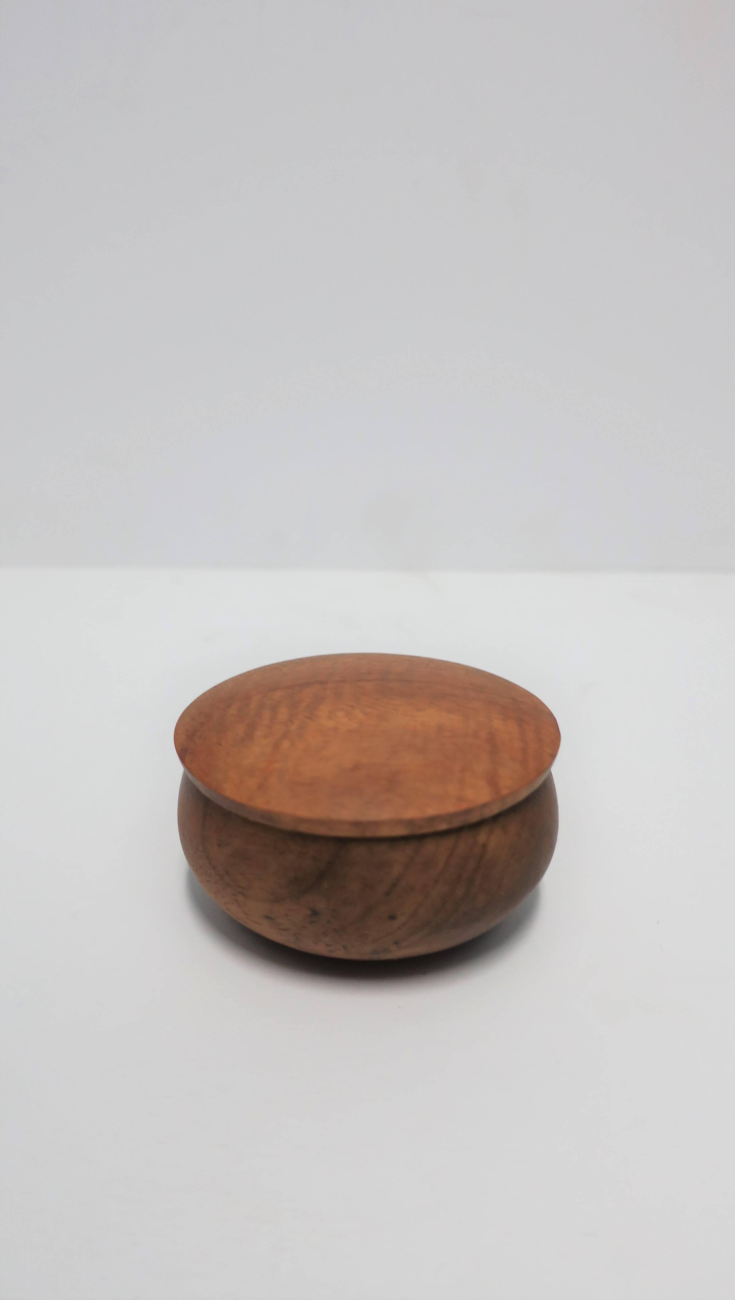 Signed Wood Jewelry Box Organic Modern  In Excellent Condition For Sale In New York, NY