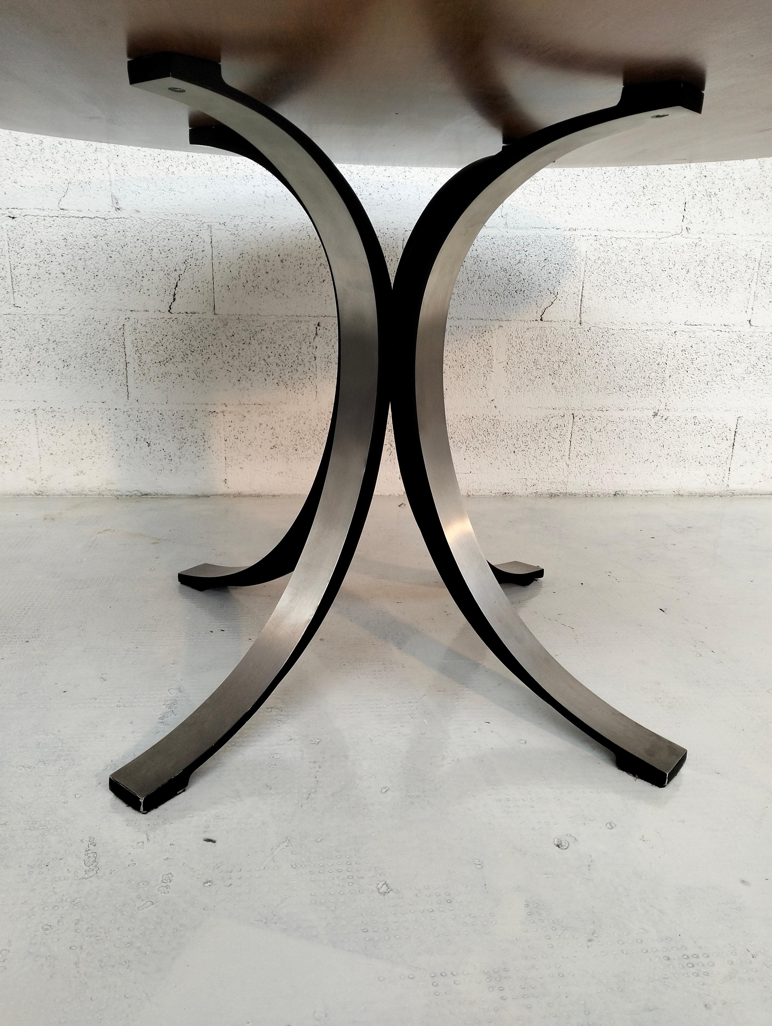 Round  wooden and metal table T69 by Osvaldo Borsani and Eugenio Gerli for Tecno 3