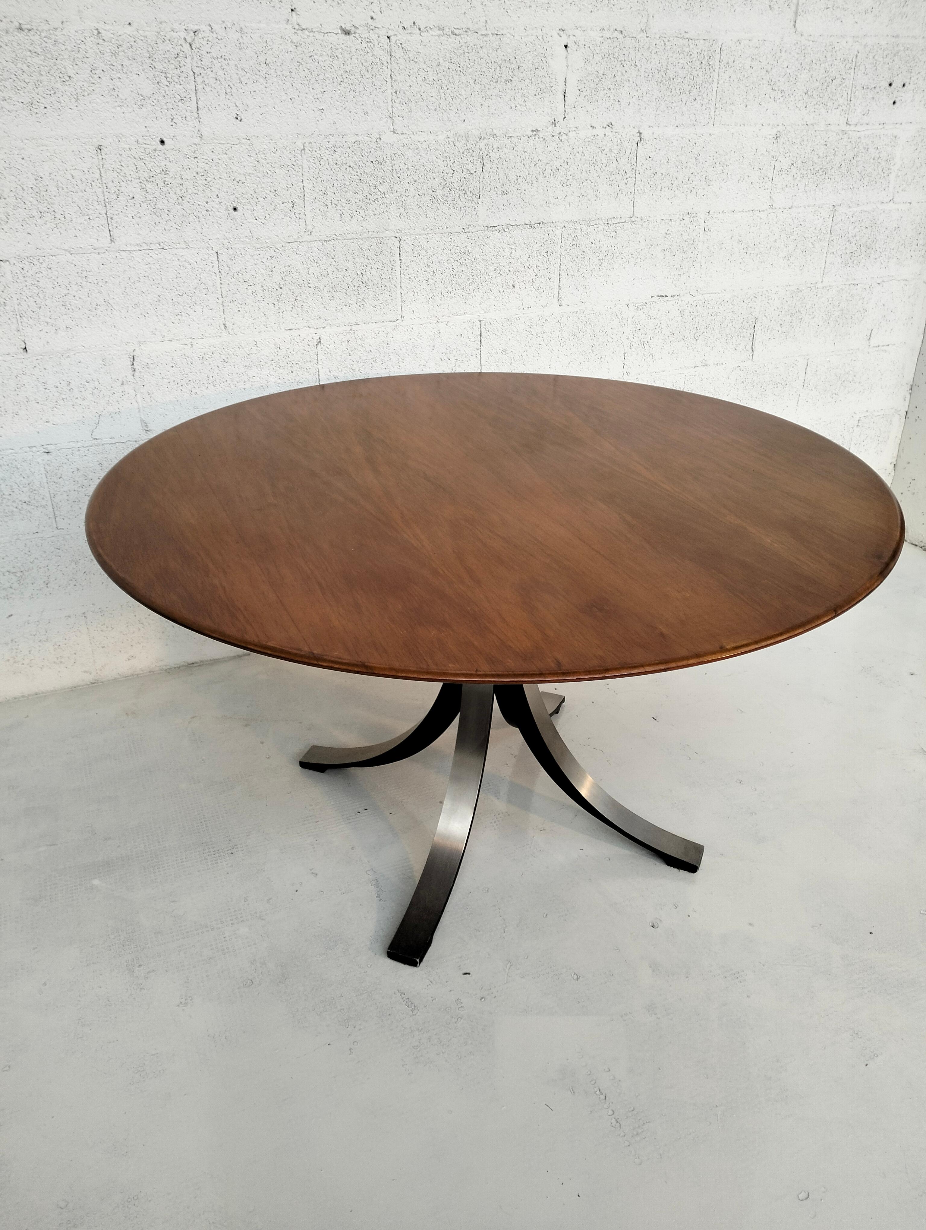 Round  wooden and metal table T69 by Osvaldo Borsani and Eugenio Gerli for Tecno 5