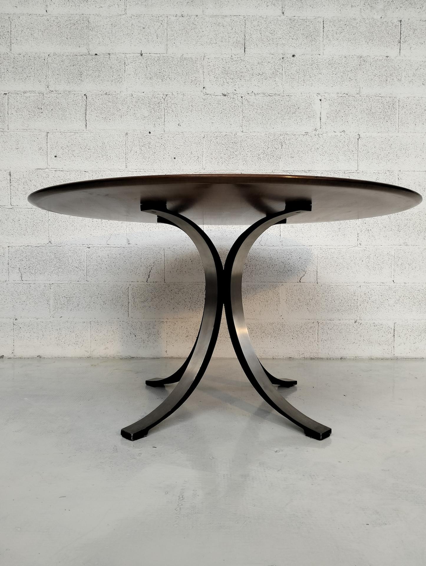Italian Round  wooden and metal table T69 by Osvaldo Borsani and Eugenio Gerli for Tecno