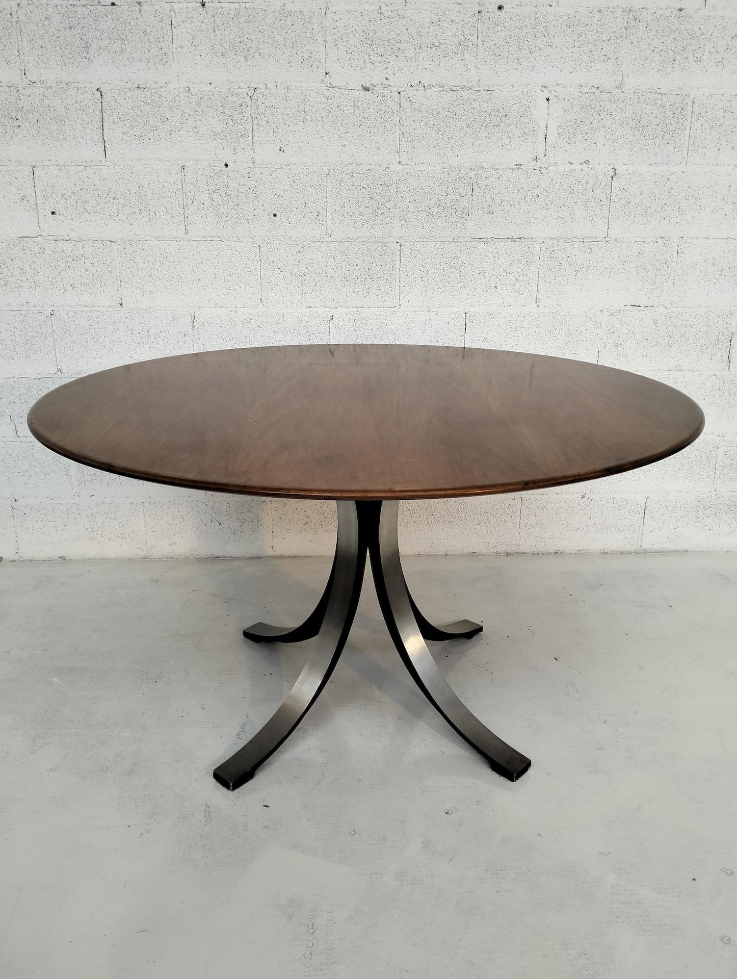 Round  wooden and metal table T69 by Osvaldo Borsani and Eugenio Gerli for Tecno In Good Condition In Padova, IT