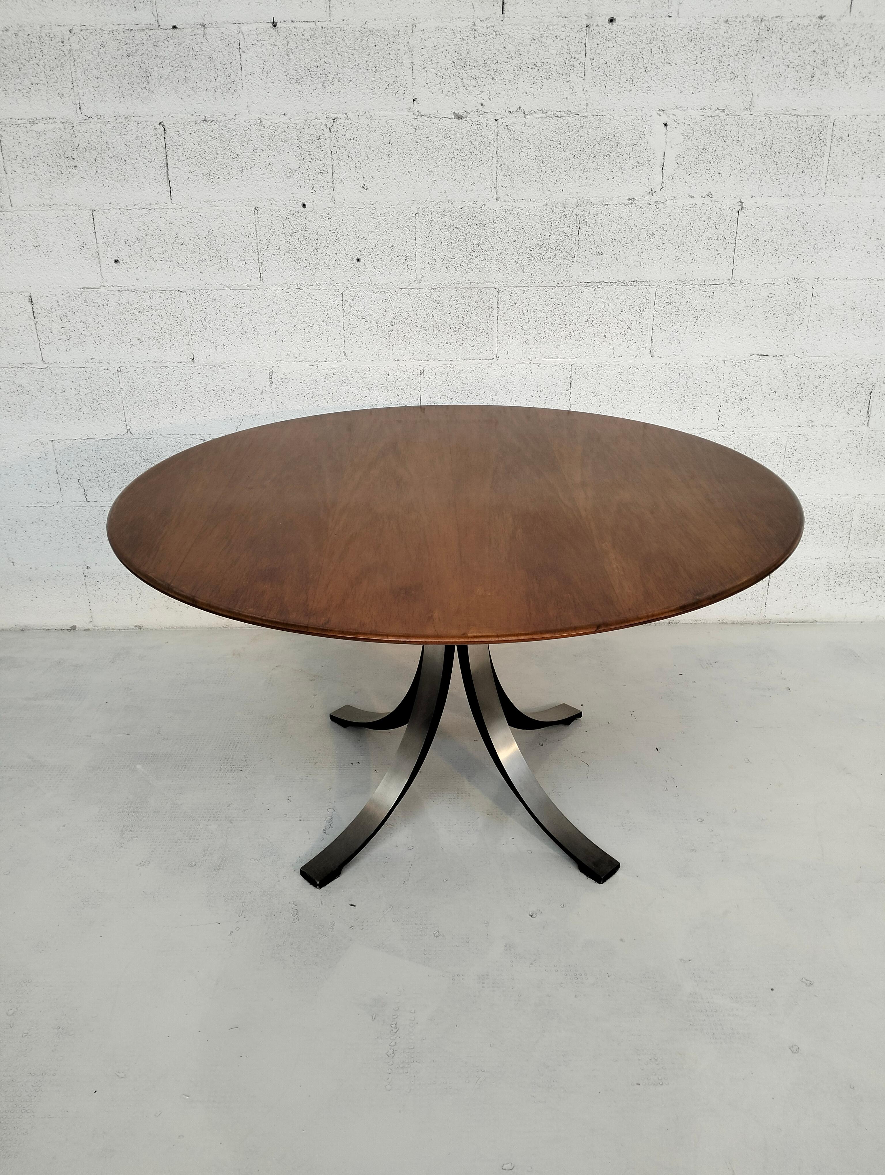 Mid-20th Century Round  wooden and metal table T69 by Osvaldo Borsani and Eugenio Gerli for Tecno