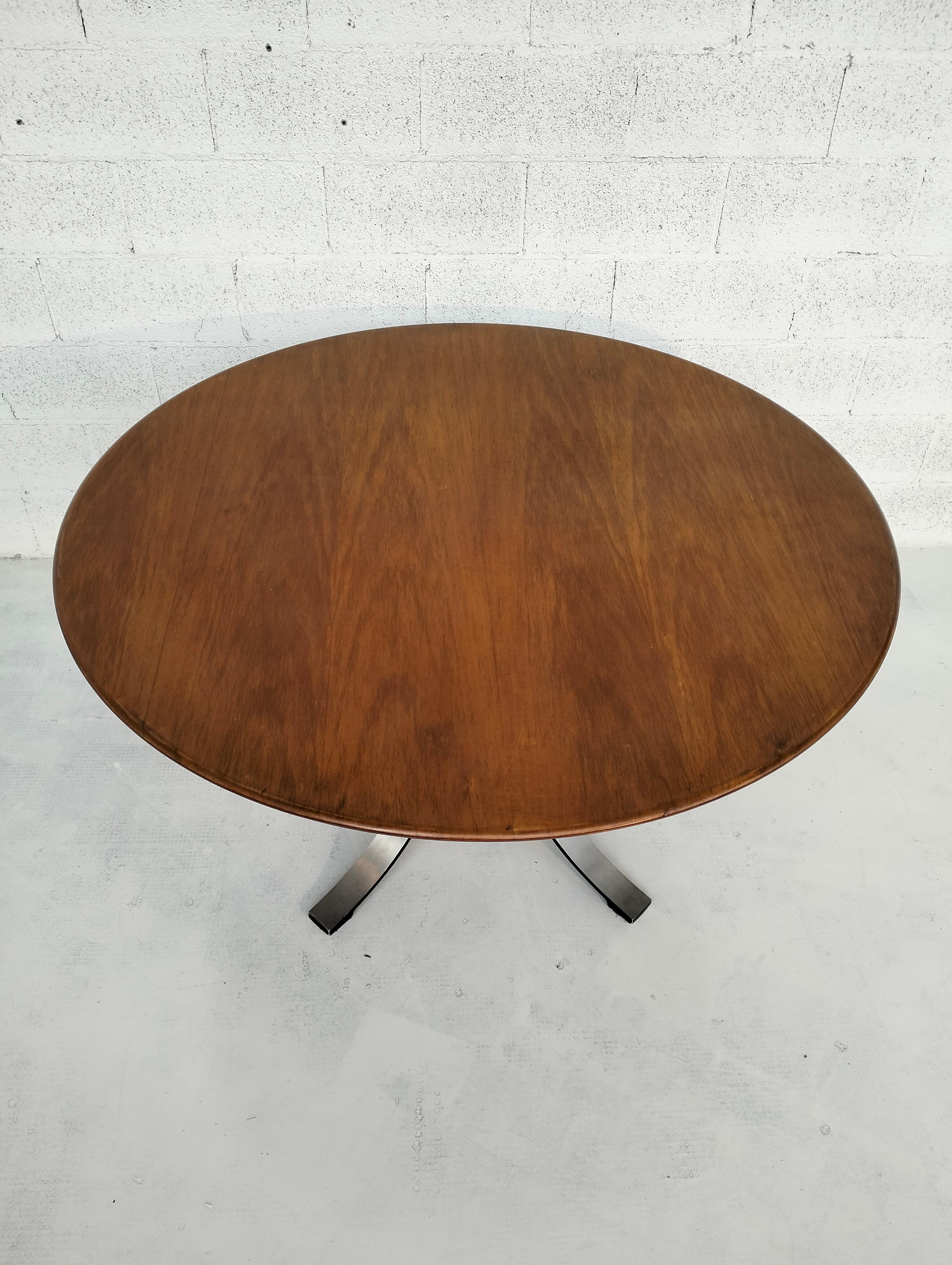 Round  wooden and metal table T69 by Osvaldo Borsani and Eugenio Gerli for Tecno 2