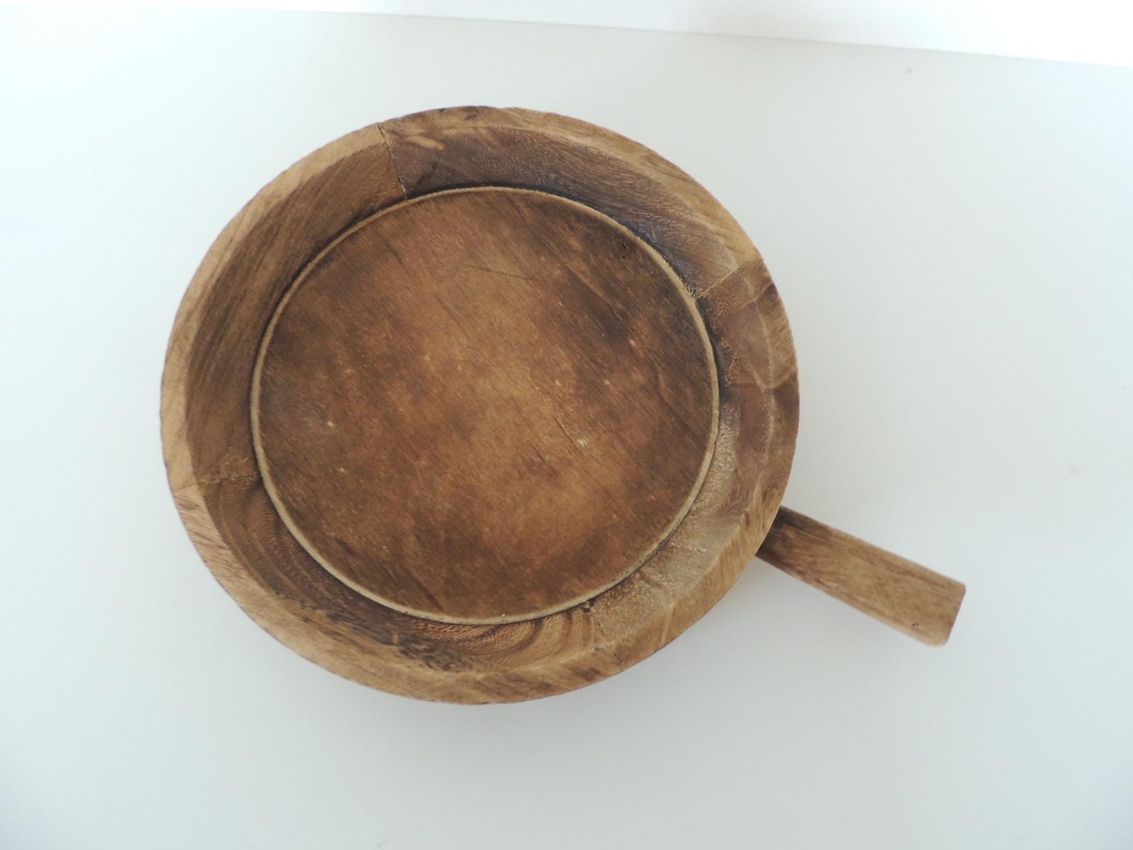 Round wooden artisanal bowl with handle.
Size: 9