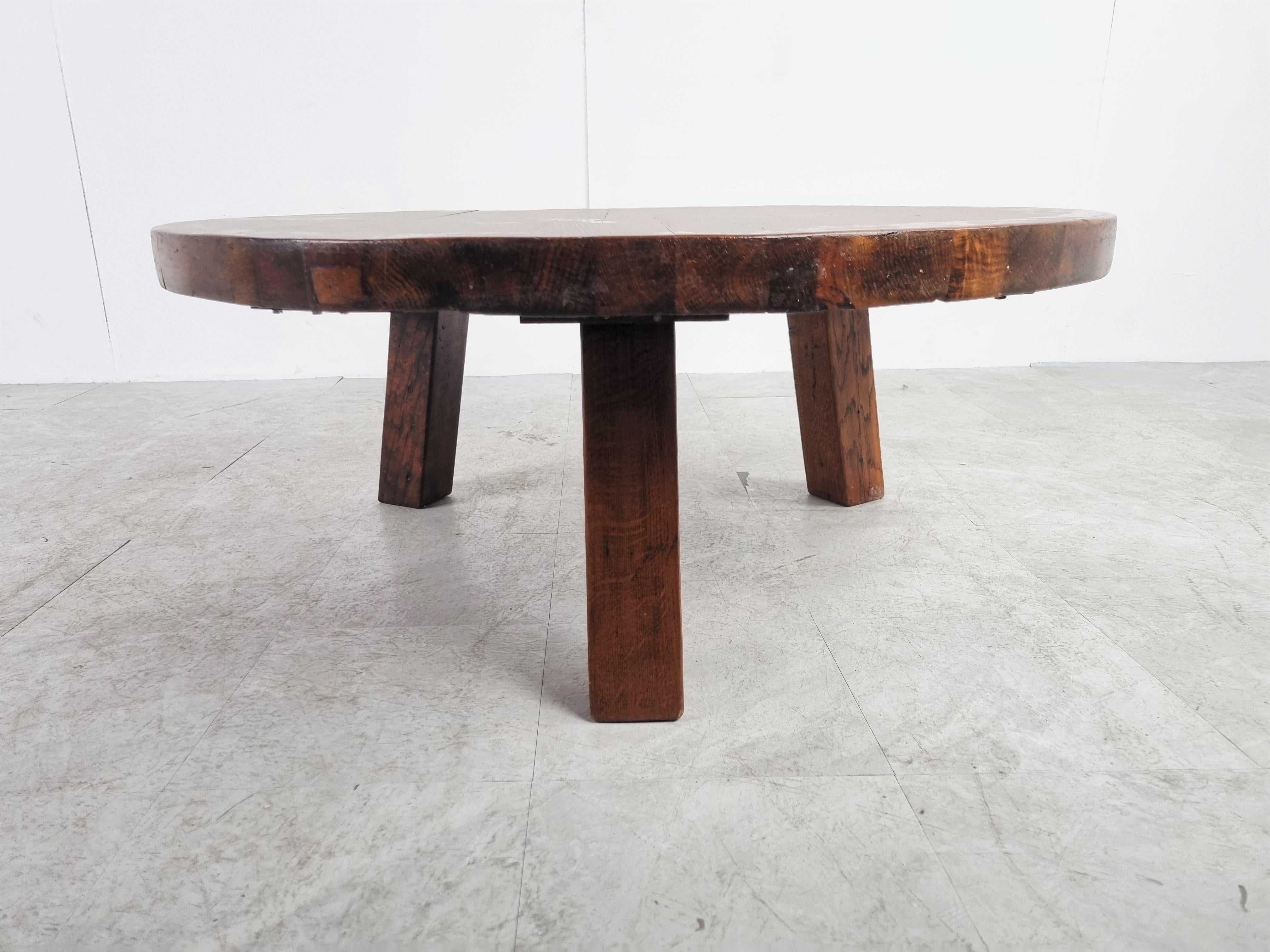 Round Wooden Brutalist Coffee Table, 1960s In Good Condition In HEVERLEE, BE