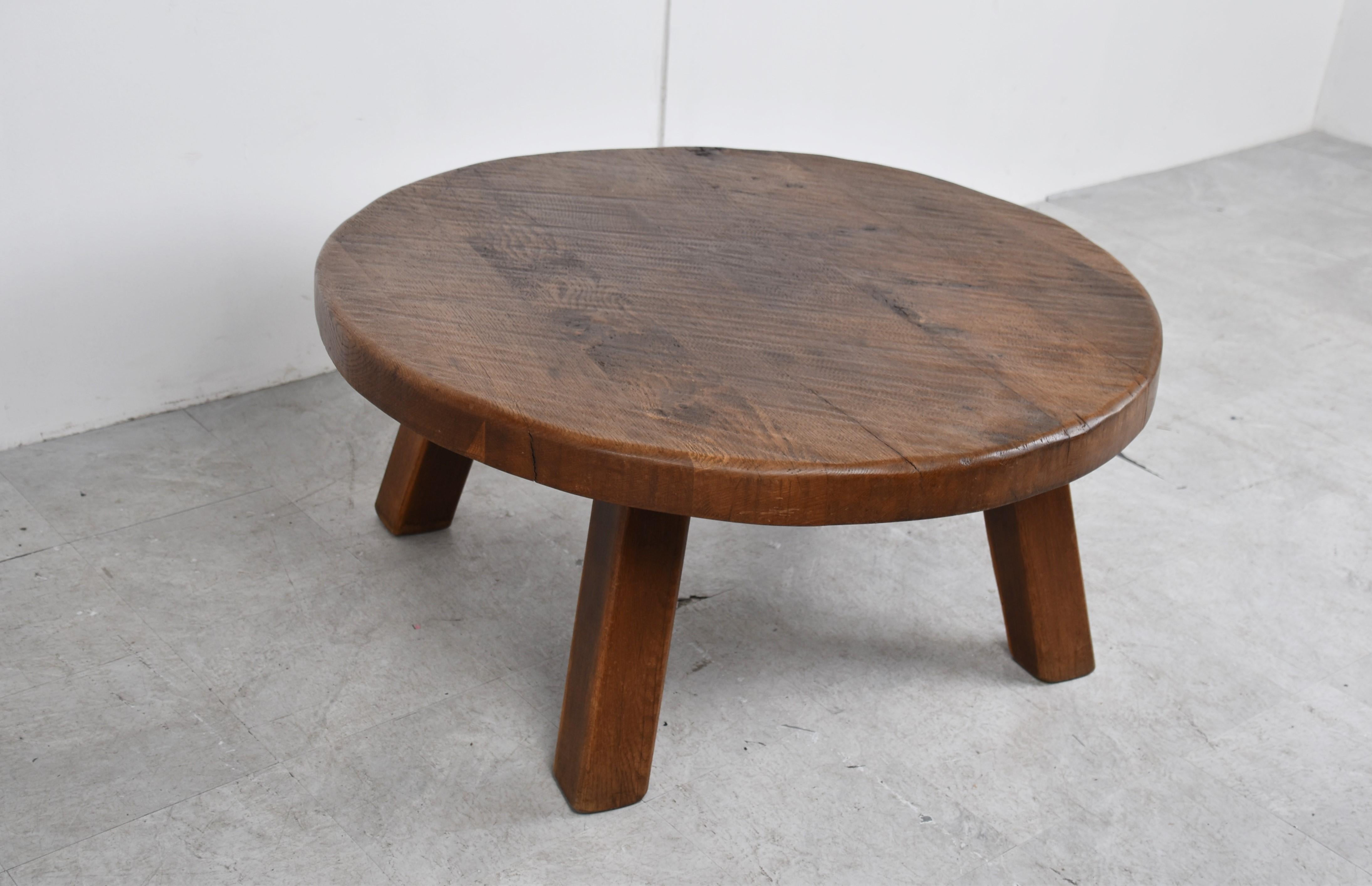 Round wooden brutalist coffee table, 1960s In Good Condition In HEVERLEE, BE